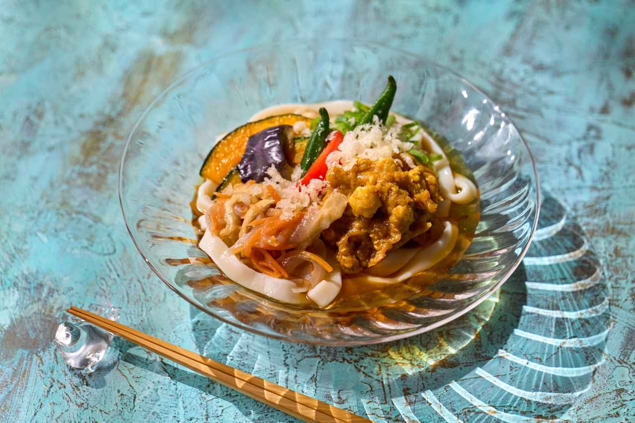 画像: 成城石井自家製 和風だしをきかせた冷やしカレーきしめん