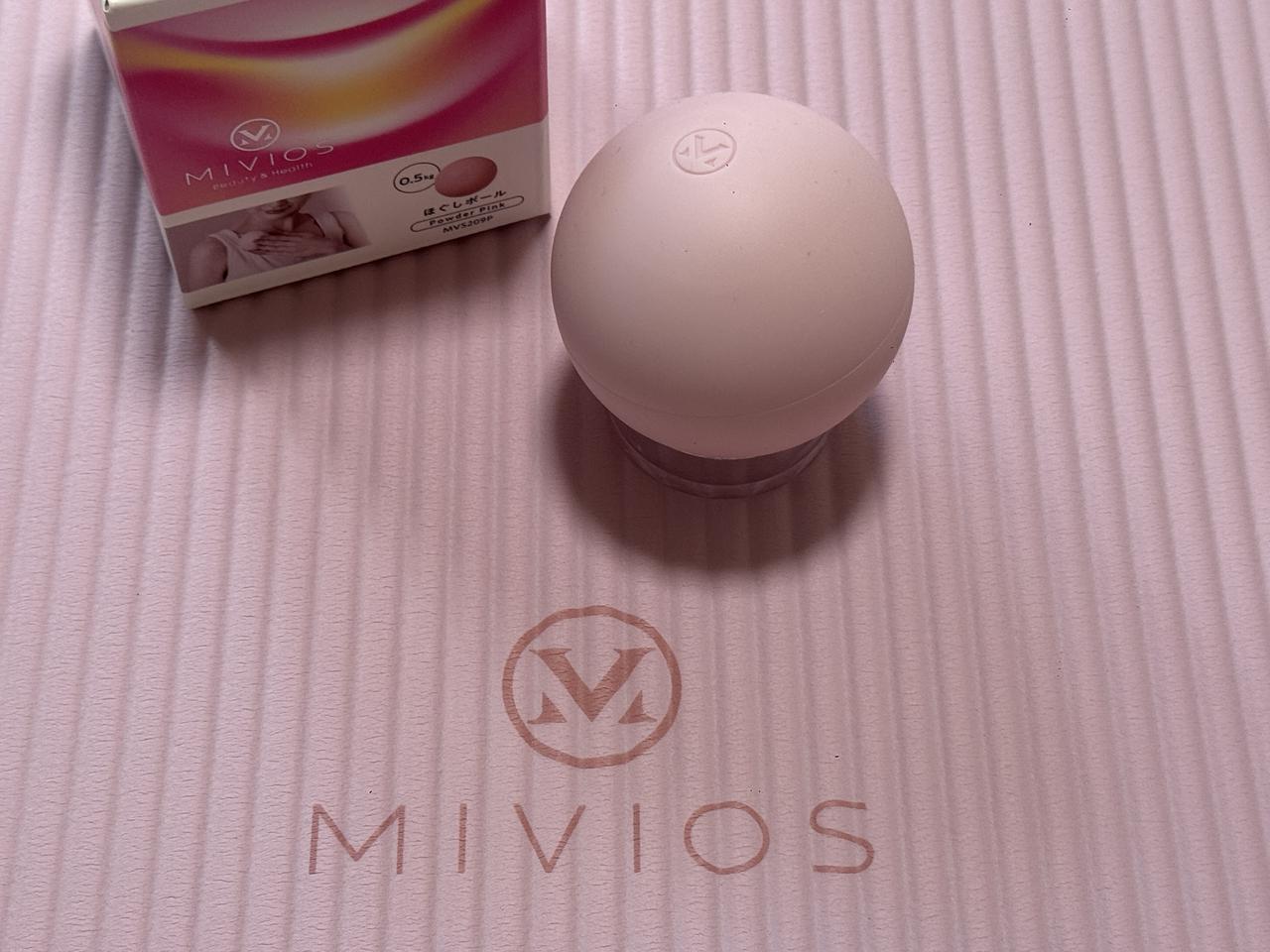 画像: 適度な重さで、肌の上を転がすだけで心地よくほぐれます。