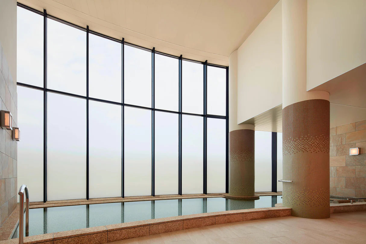 画像: 大浴場＆サウナ　ジェットバスも楽しめます。 提供：シェラトン沖縄サンマリーナリゾート