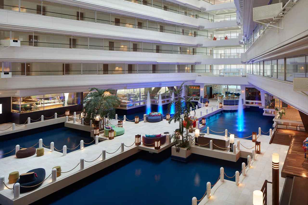 画像: 9階まで吹き抜けのアトリウム