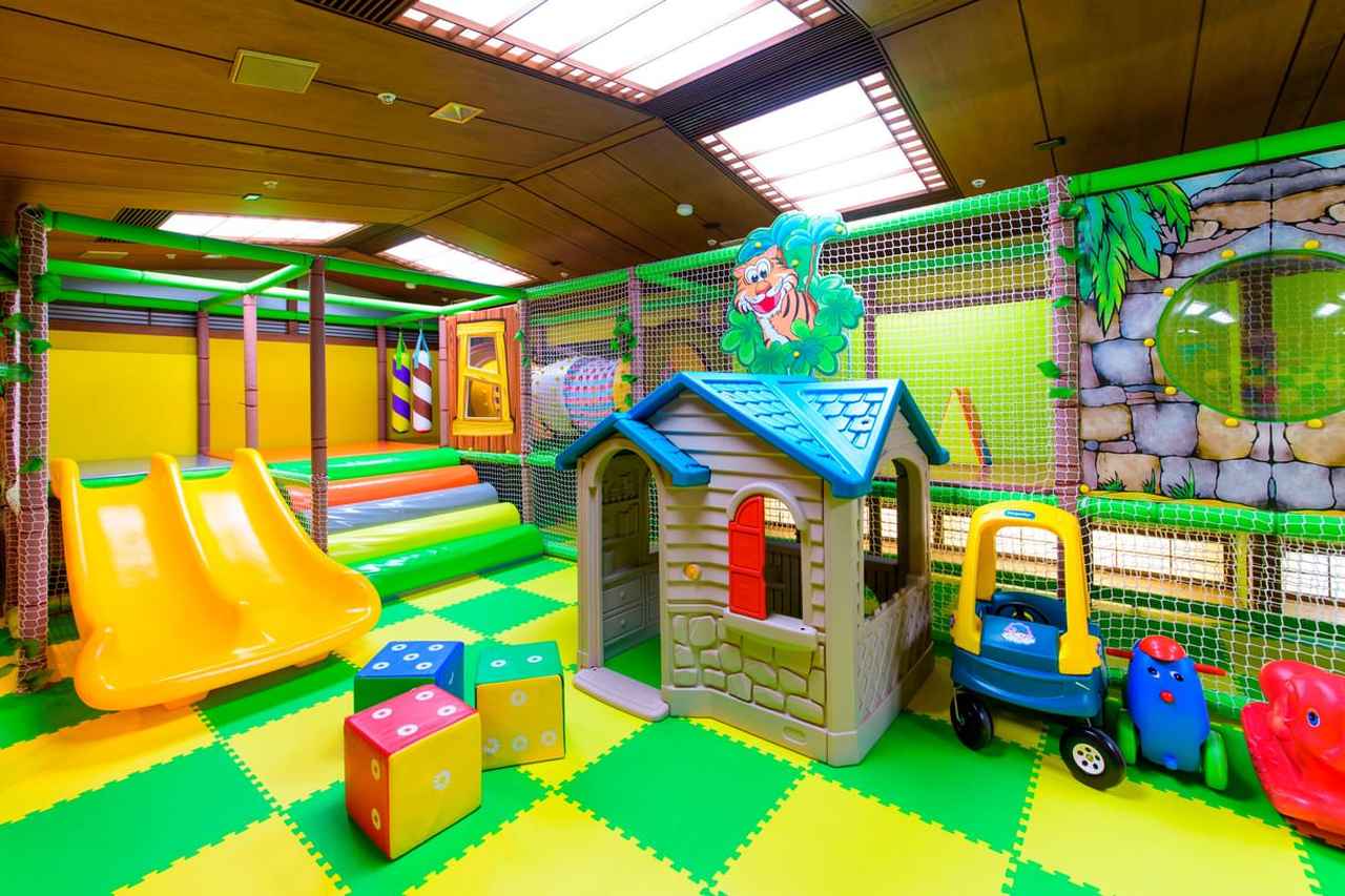 画像: キッズプレイエリアコーヴ 提供：シェラトン沖縄サンマリーナリゾート
