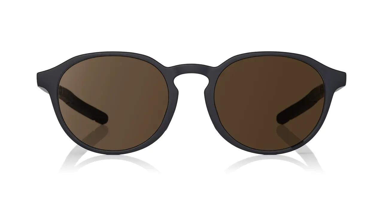 画像: フレーム:MV2004N-5S フレームカラー:C1 マットブラック レンズ:偏光レンズ ブラウン 金額:偏光レンズ代込み ¥25,000(税込)