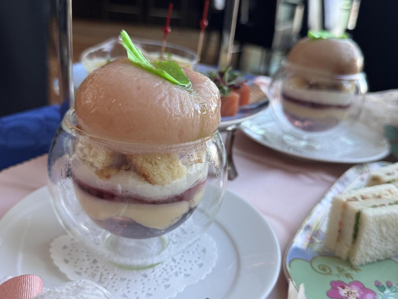画像: 大迫力！白桃まるごと1個！