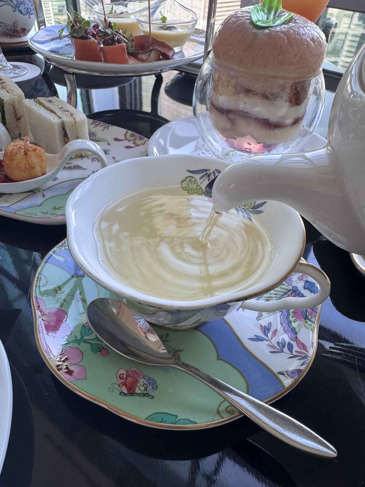 画像2: 白桃丸ごと1個♡夏のご褒美『AFTERNOON TEA with “SIROCCO”「ピーチ」』【ザ ロイヤルパークホテル アイコニック 東京汐留】