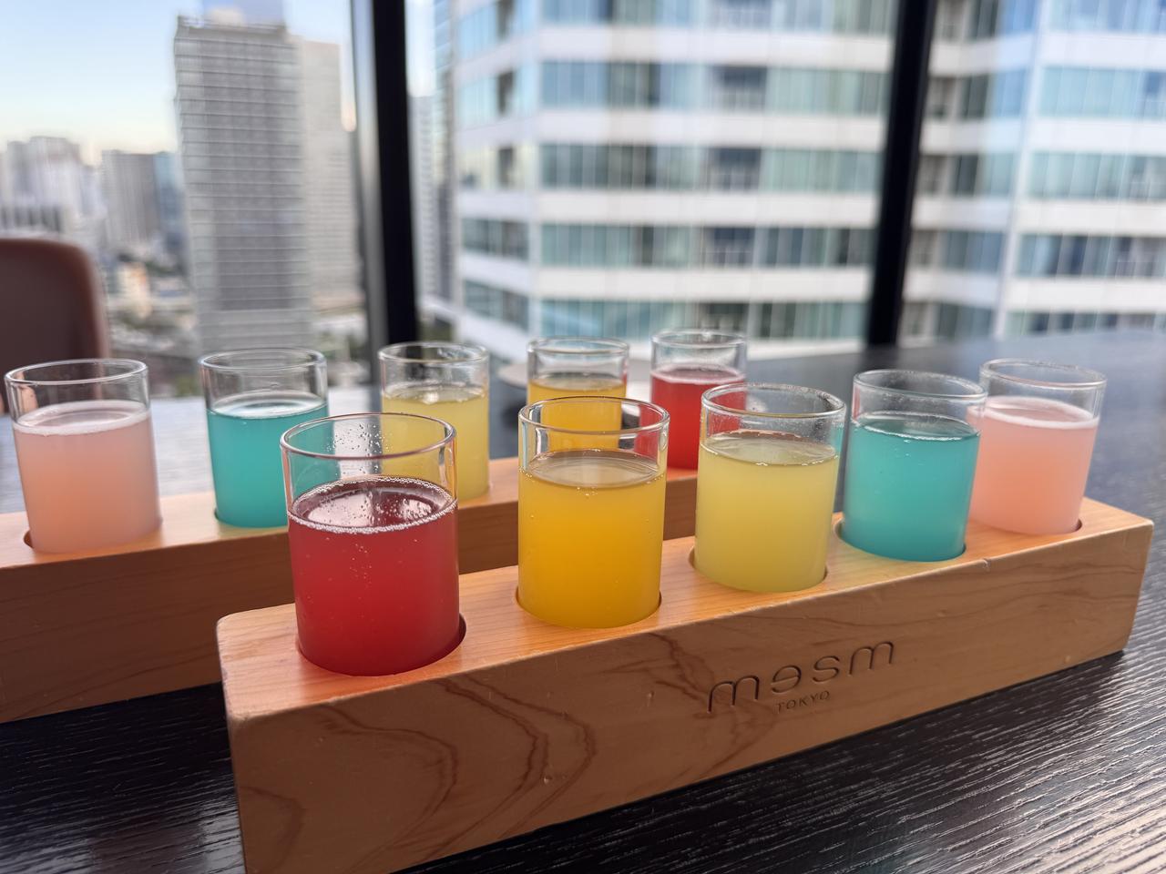 画像: メズム東京おすすめ！5色のカクテル カシス＆クランベリー／オレンジ＆ラベンダー／キウイ＆パインナップル ブルー＆グレープフルーツ／ミルージュ＆ピンクグレープフルーツ