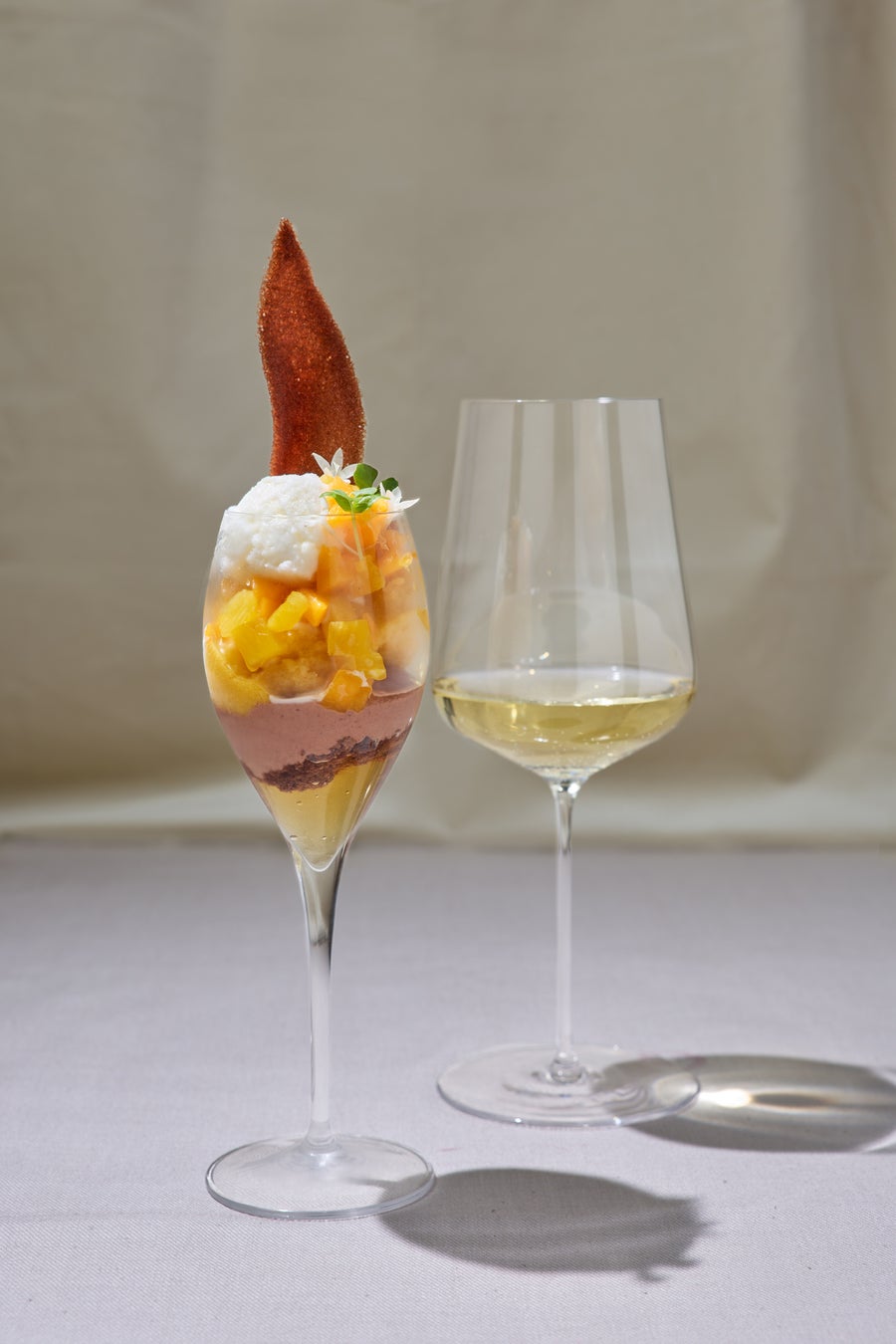 画像: ショコラトロピックパフェ／1,950円 ＜おすすめドリンク＞ セントラル・コ－スト・シャルドネ（白）CALERA Chardonnay Central Coast　／グラス単品　1,400円　ペアリングセット3,150円