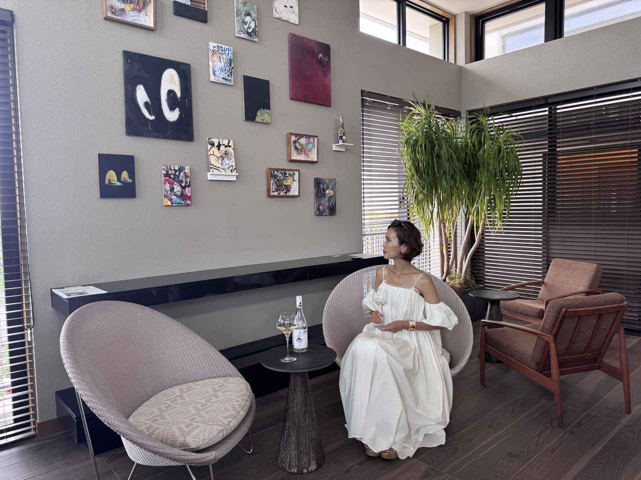 画像: アートとナチュラルワインを愉しむアートスペース＆バー「 WALL_OKINAWA」