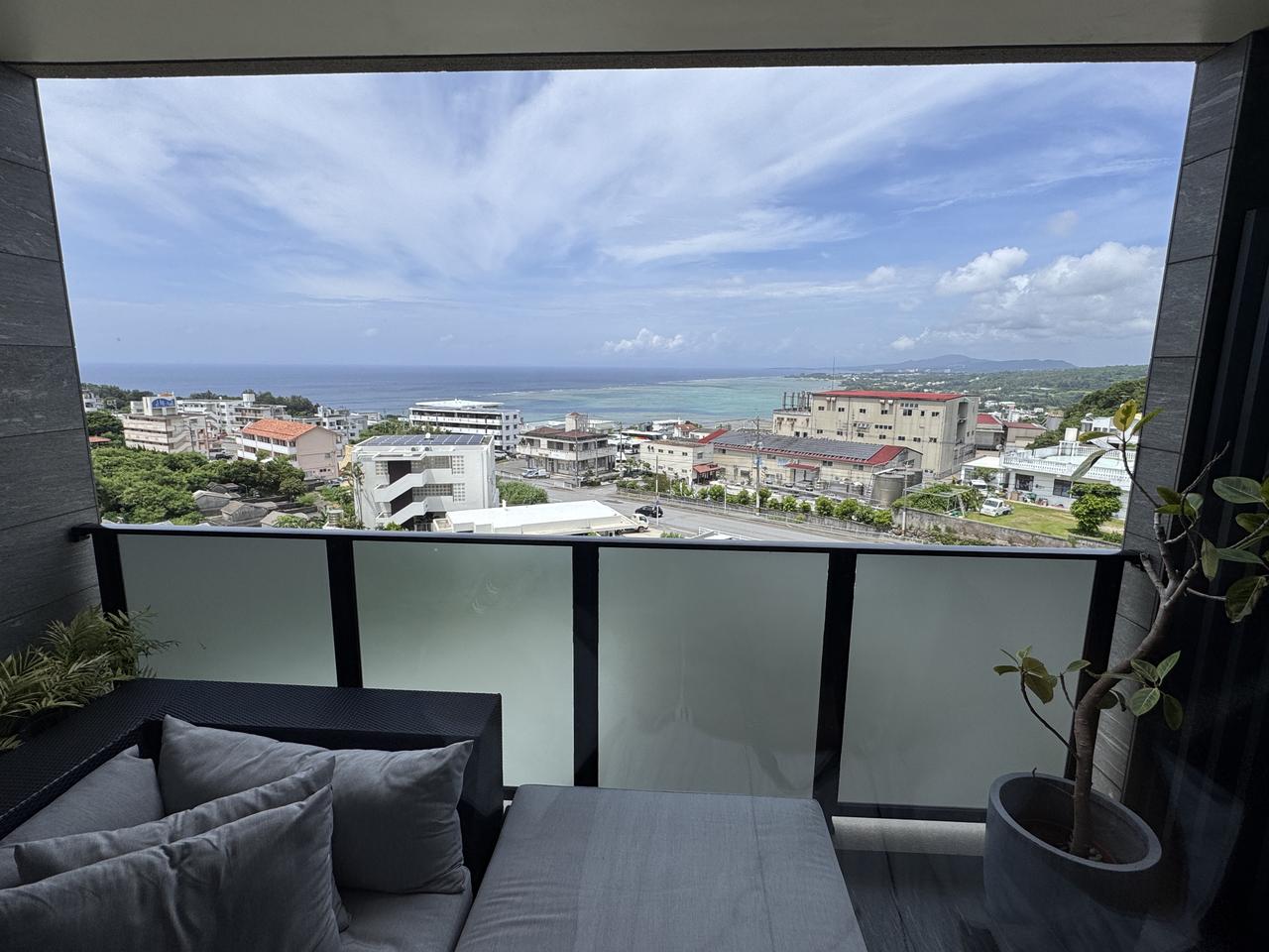 画像2: 沖縄グリーンがそよぐ、ナチュラルで落ち着いた空間