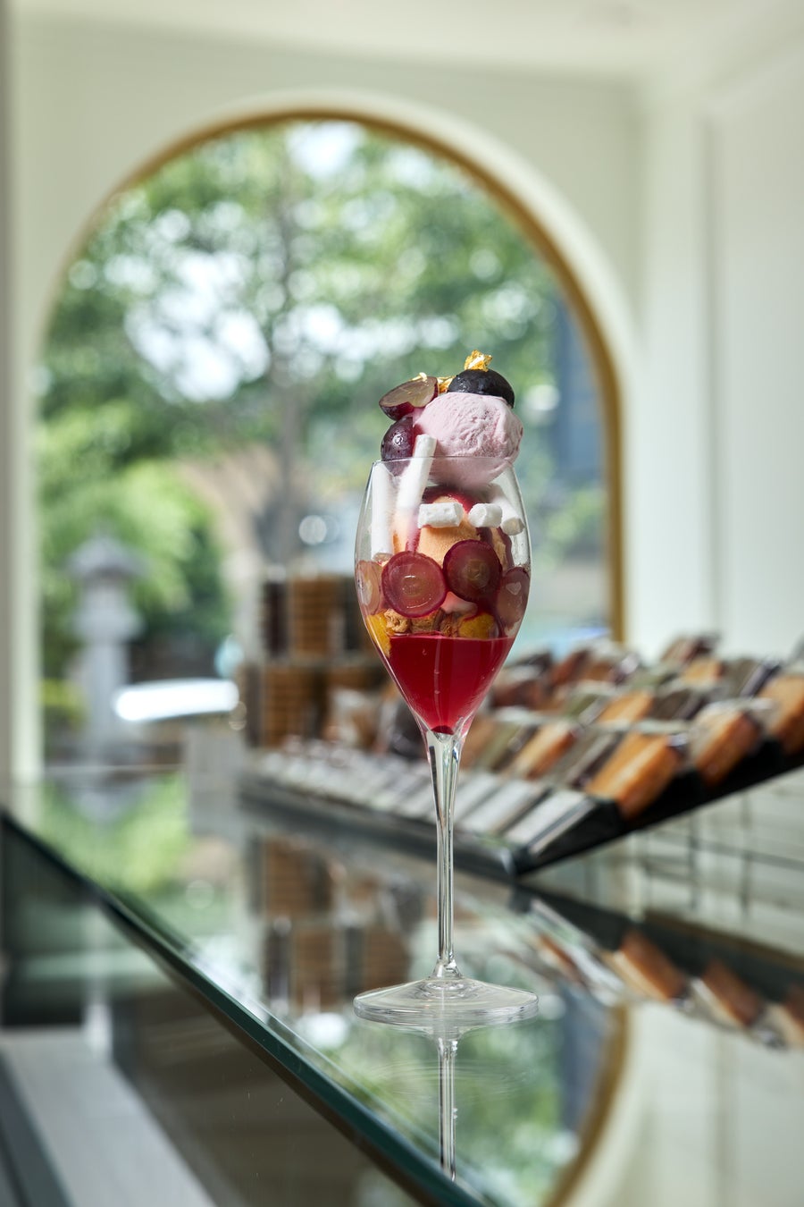 画像: 【紫】Parfait Belle Violet ～巨峰・ブラックベリー・薔薇・バニラのパフェ～／1,750円