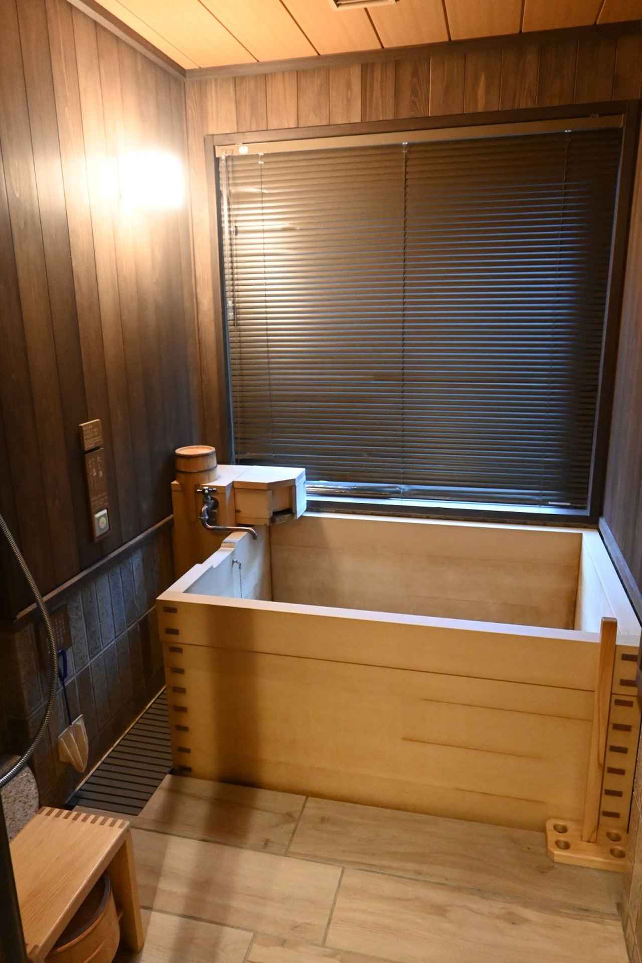 画像2: 客室もこだわりたっぷり。ひばの天然温泉風呂付き！