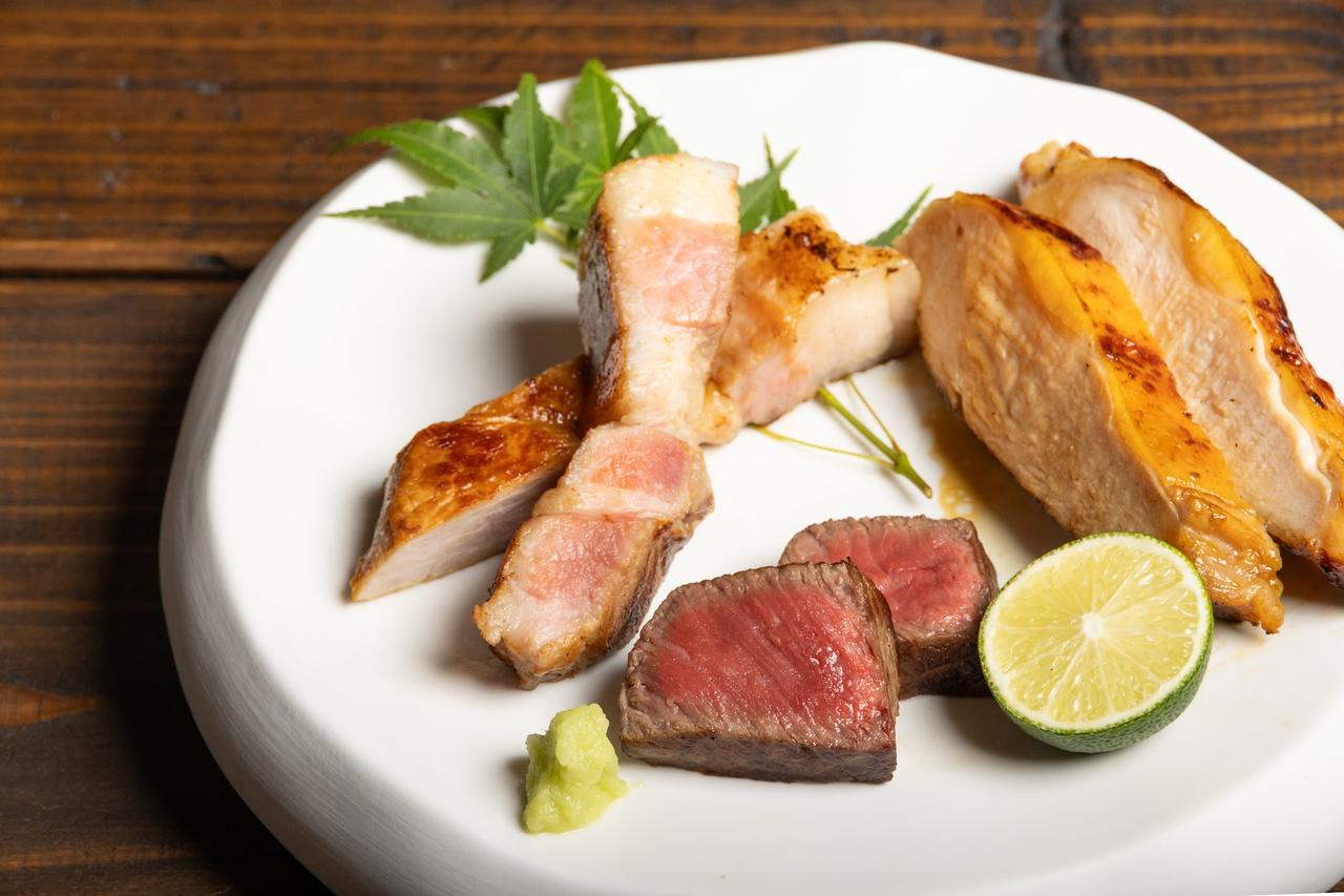 画像: （手前が宮崎牛希少部位の焼肉）