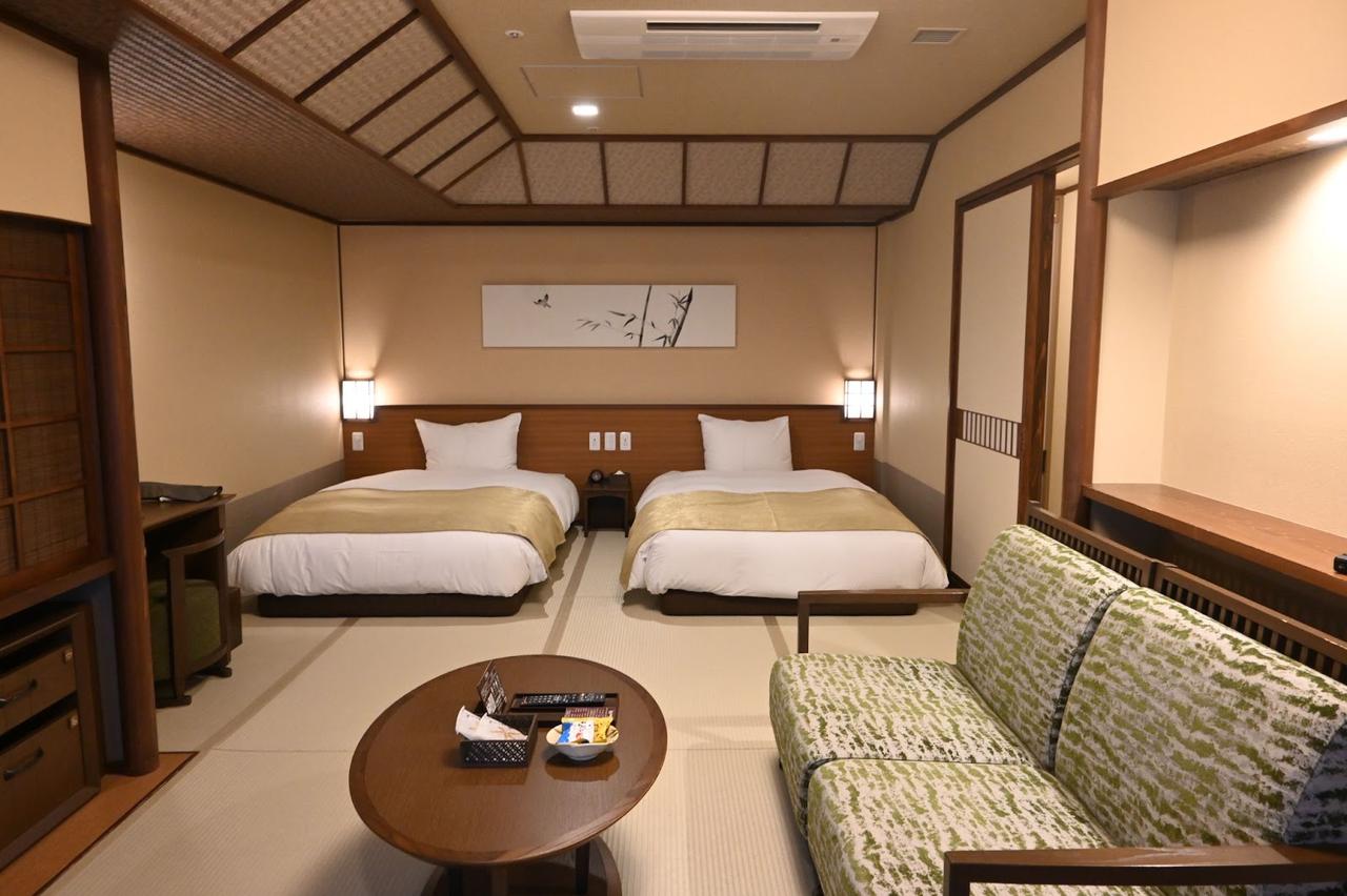 画像1: 客室もこだわりたっぷり。ひばの天然温泉風呂付き！