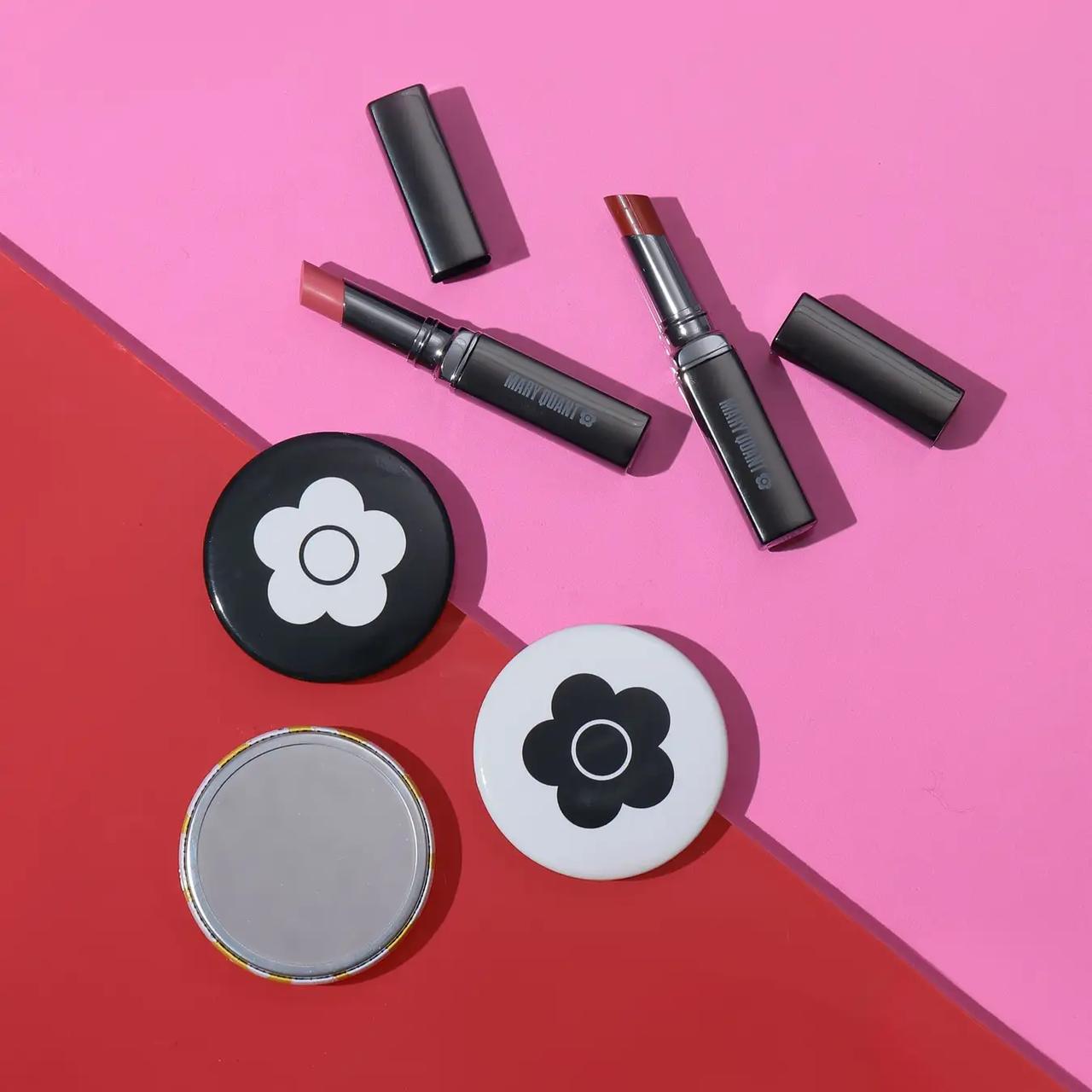 画像: 期間中、リップスティックをお買い上げいただいたお客様に、手のひらに収まるコンパクトサイズで、どこにでも携帯しやすい“MARY QUANT 缶ミラー”をプレゼント！