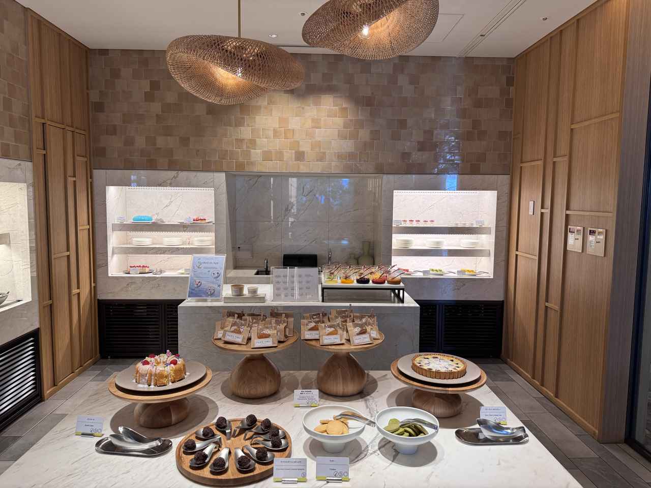 画像1: 好みのトッピングで仕上げる最旬アサイー体験