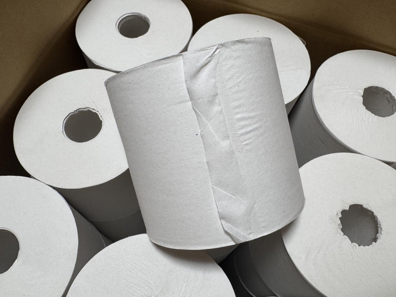 画像: 段ボールケースの中に無包装状態のロールが27個梱包