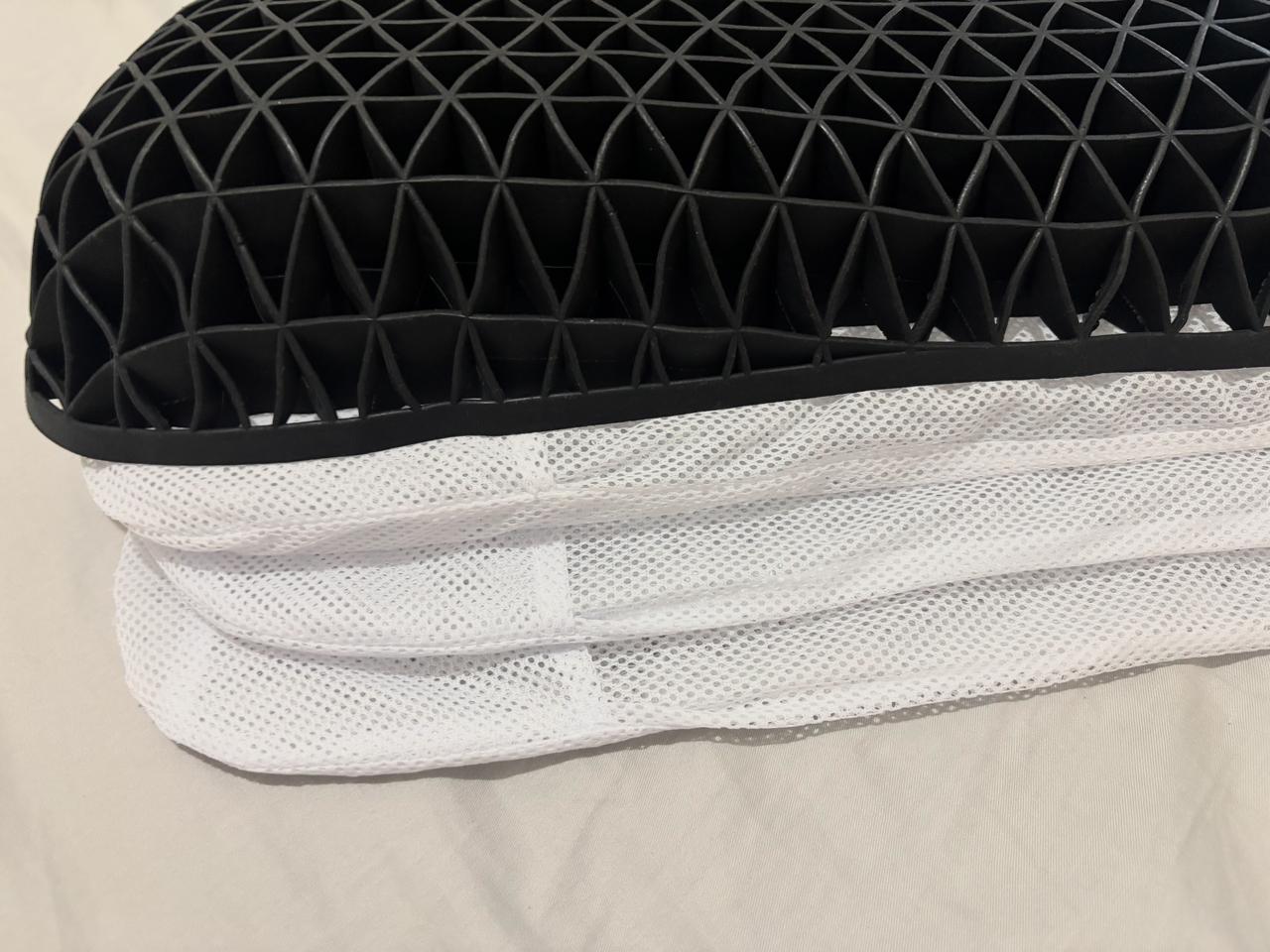 画像: 首・肩にぴったりフィット。高さ調節も可能