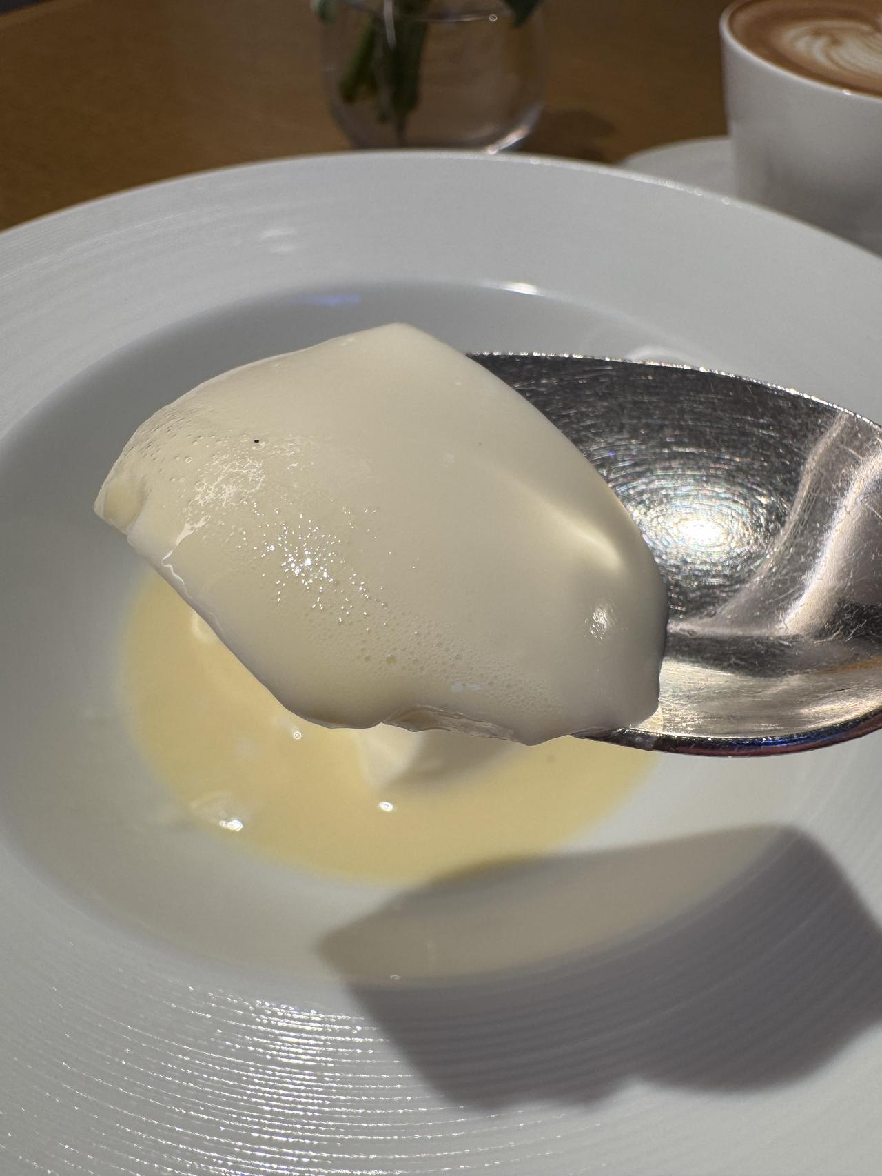 画像1: 昭和の名品 幻のスイーツが復刻♡ヨックモック青山本店で「ダックワーズ」「ブランマンジェ」が期間限定登場!