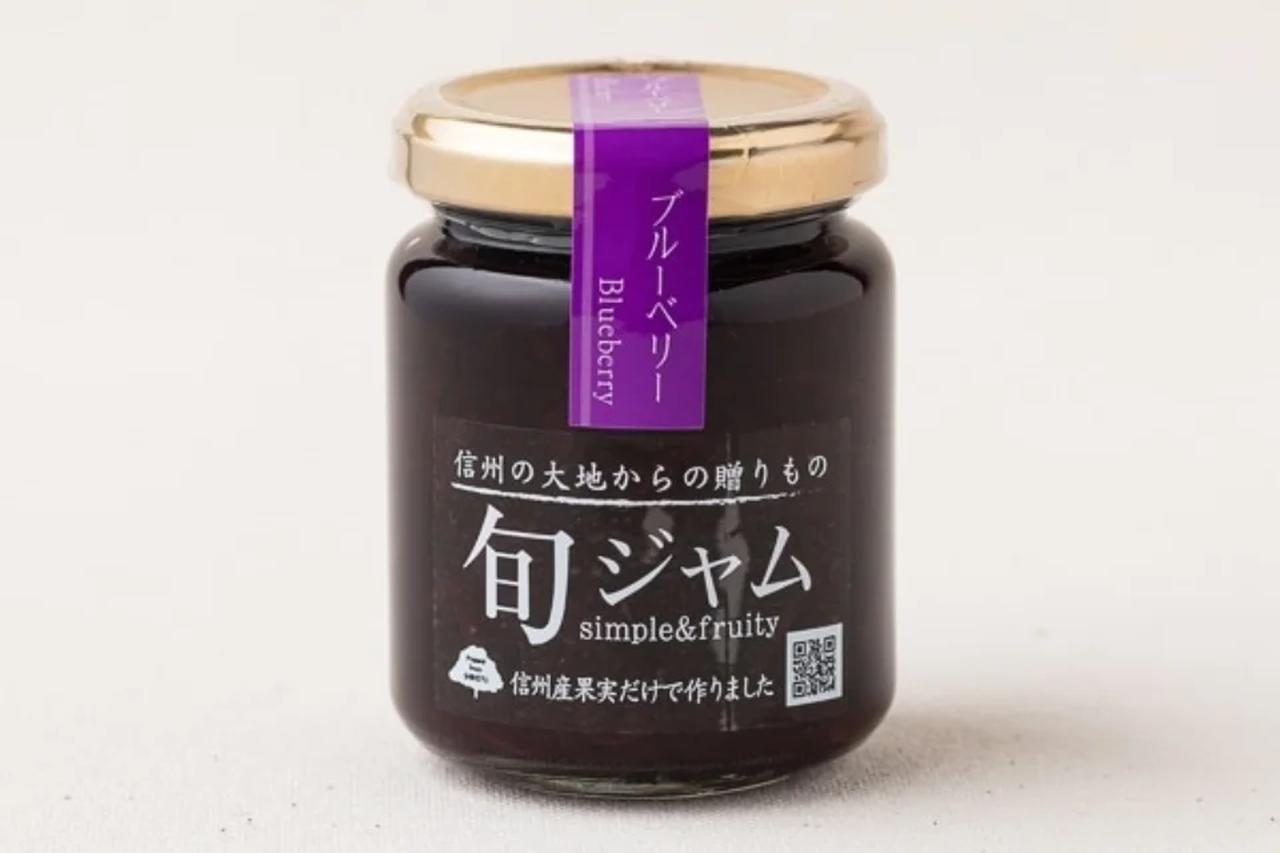 画像: 信州ワタナベ 旬ジャム ブルーベリー 810円(税込) 信州産のくだものには2つの秘密があります。長野県は国内有数の日照時間の長さ、そして朝晩の気温差が大きいことなのです。 それはくだものが甘くみずみずしく美味しく育つ秘密なのです。 その果実をシンプル&フルーティーに手づくりしたのが旬ジャムです。(グラニュー糖と少量のレモン果汁だけでつくっています。)