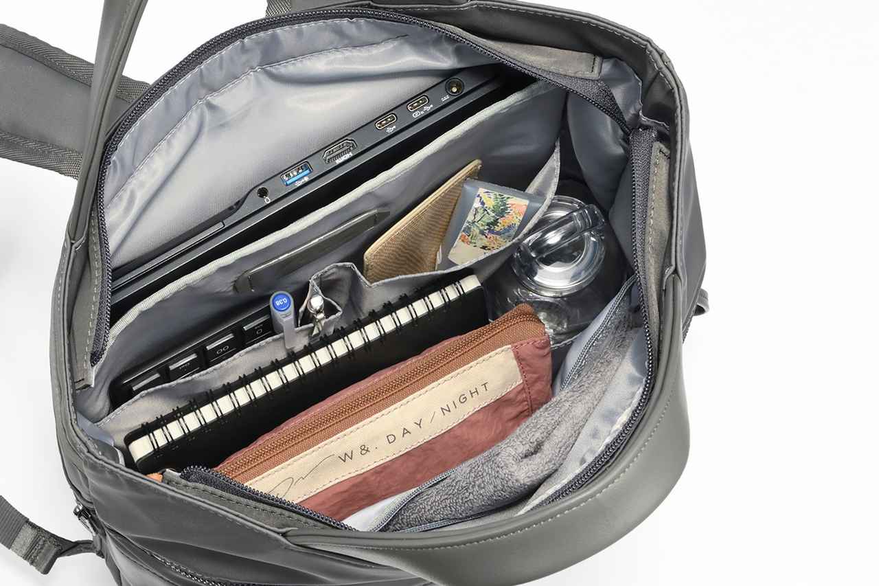 画像2: 働く女性の通勤をスマートに——「W&.Day/Night」から2WAY仕様の新作バッグ「サクテ 2ウェイリュック」登場