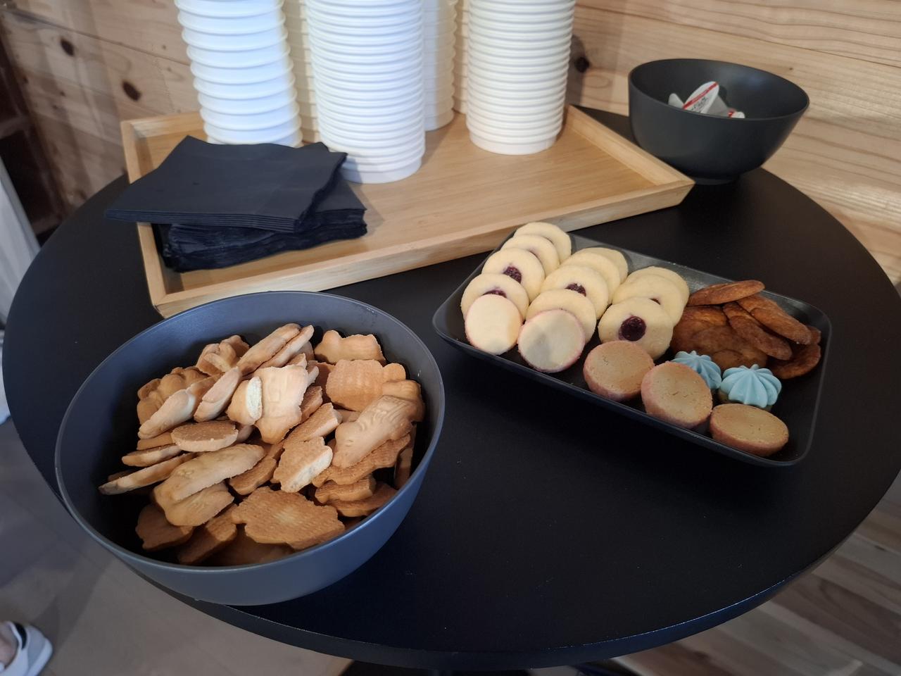 画像2: ドリンクとクッキーのおもてなし