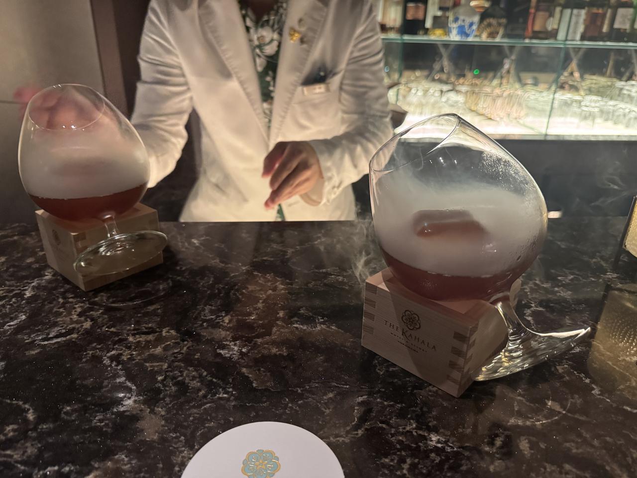 画像: 和の食材を用い、最後にスモークの演出!楽しくて美味しいカクテルは、通常廃棄されていたぶどうカスなどを再利用するなどしたSDGsなカクテルなのです!