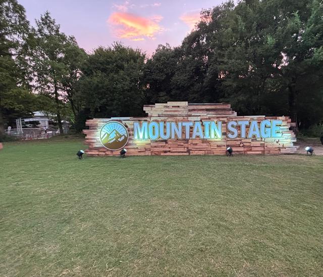 画像3: MUSIC LOVES ARTが彩る芝生広場