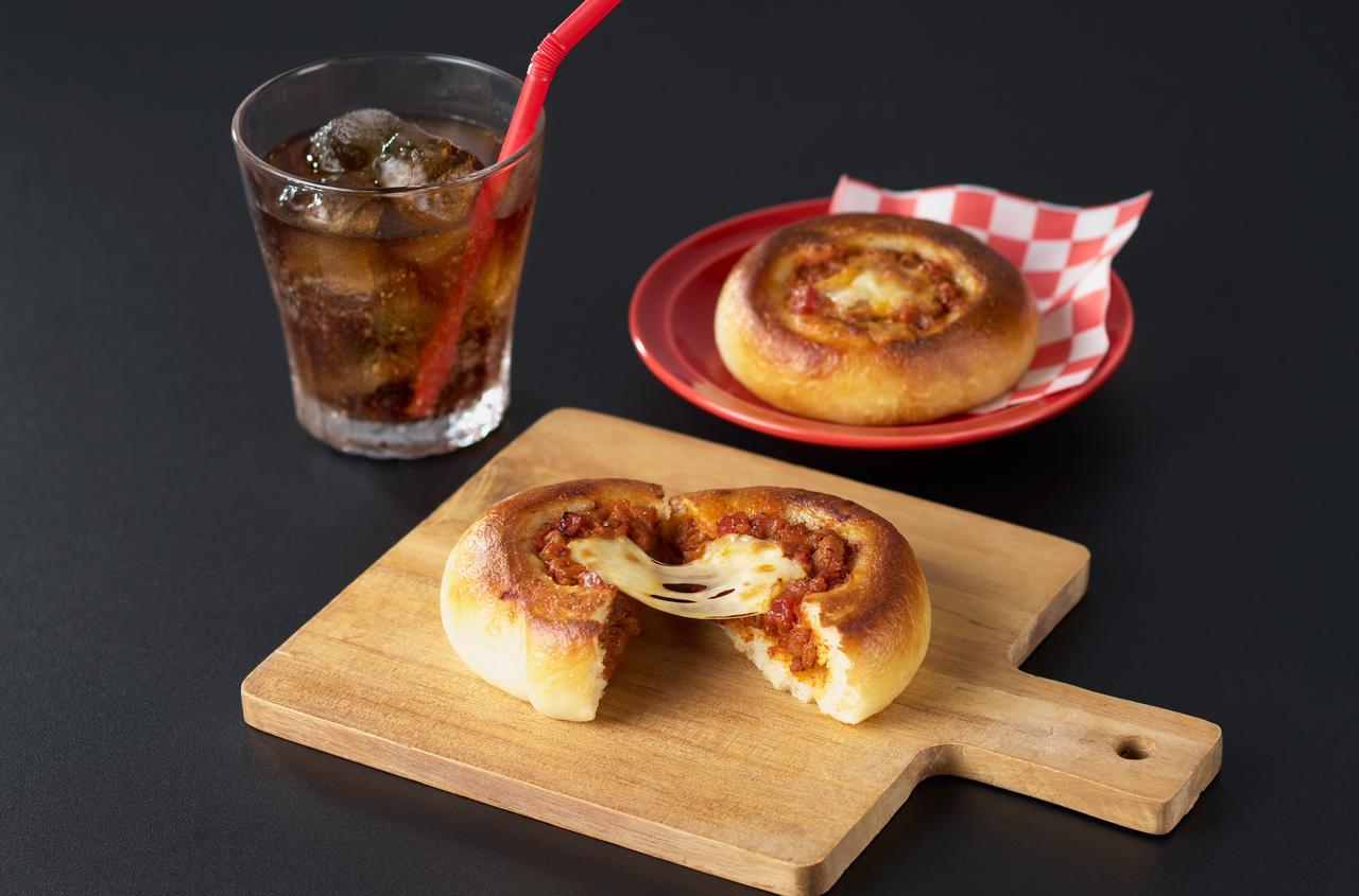画像: 手軽なのに本格派!具材とチーズがたっぷりの『mini PIZZA ベーコン&チーズ』新発売