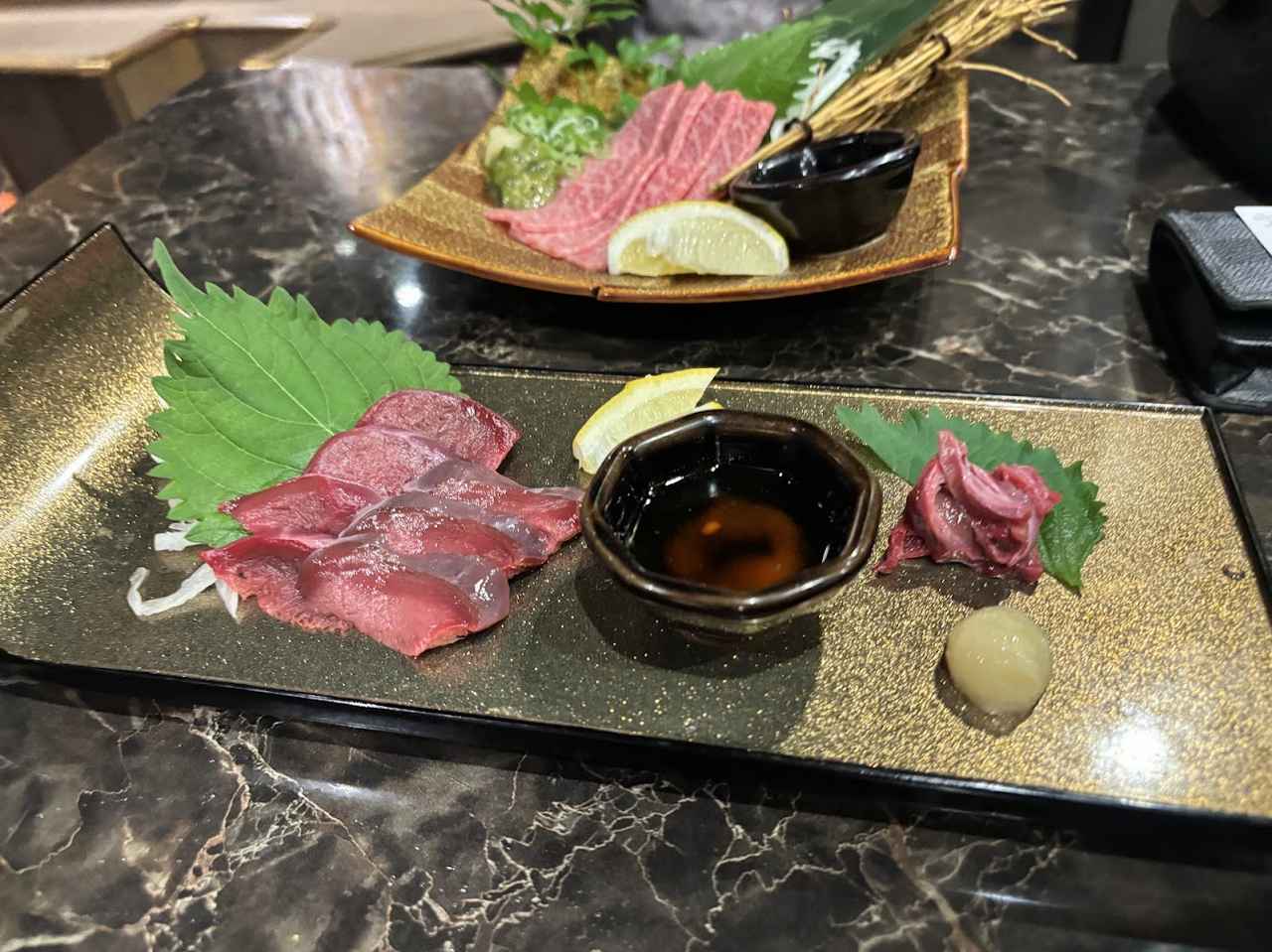 画像: 神戸ビーフ刺身　1980円