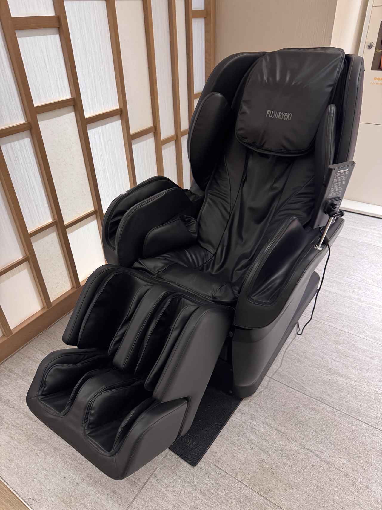 画像: マッサージチェア(2台)設置