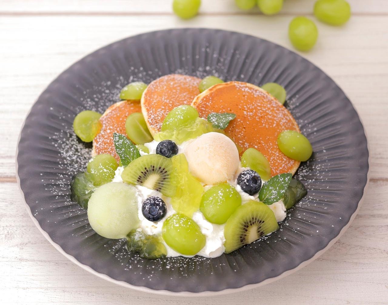 画像1: シャインマスカットの贅沢パンケーキとドリンクが期間限定で登場