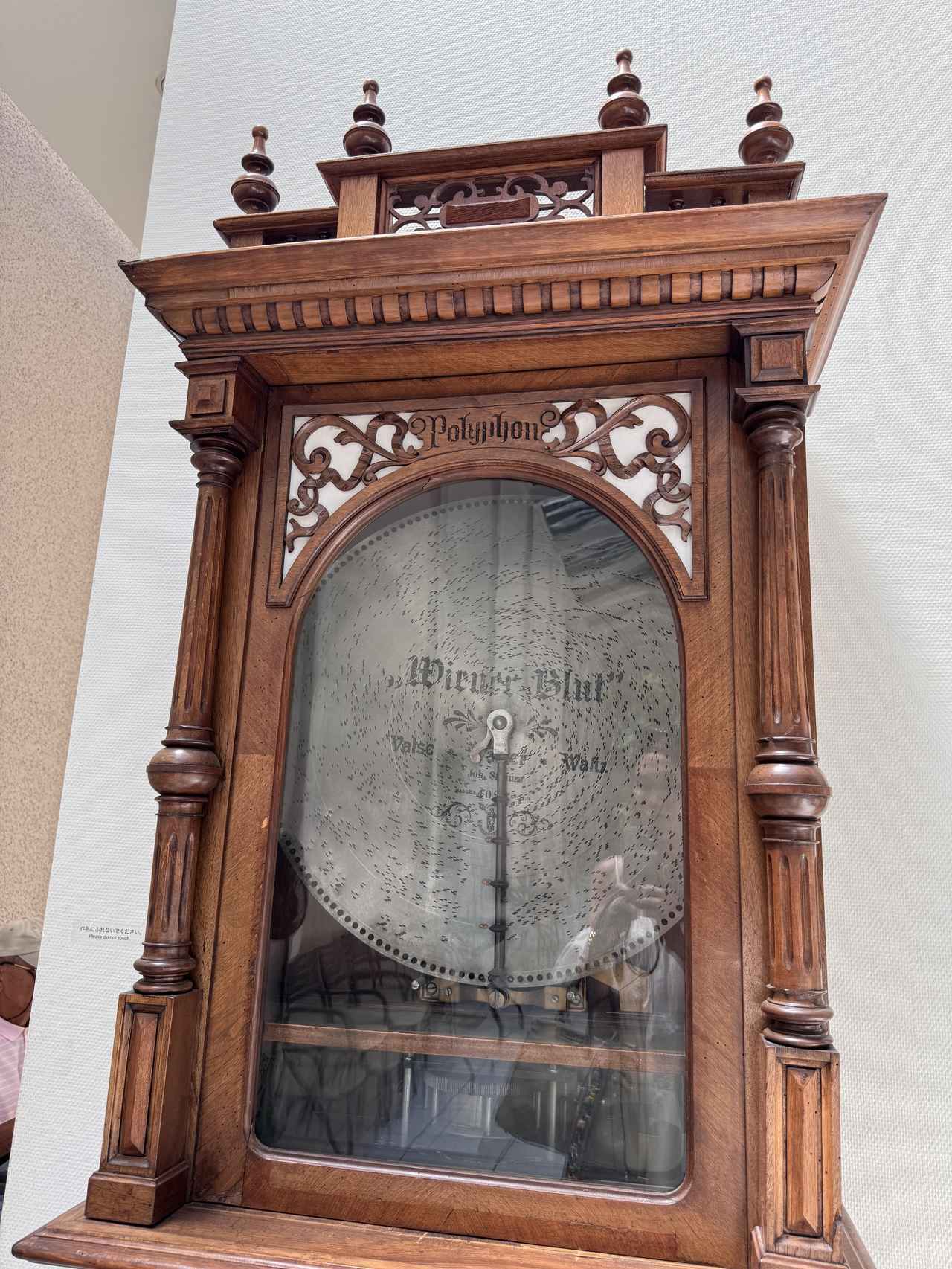 画像: 同じ時代に駅に設置されていたオルゴール。