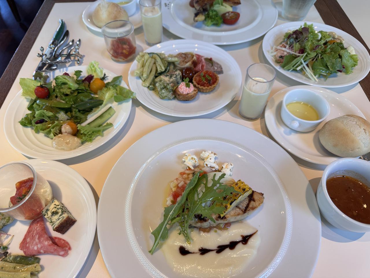 画像2: Restaurant Emoaで味わう、アートみたいなランチ