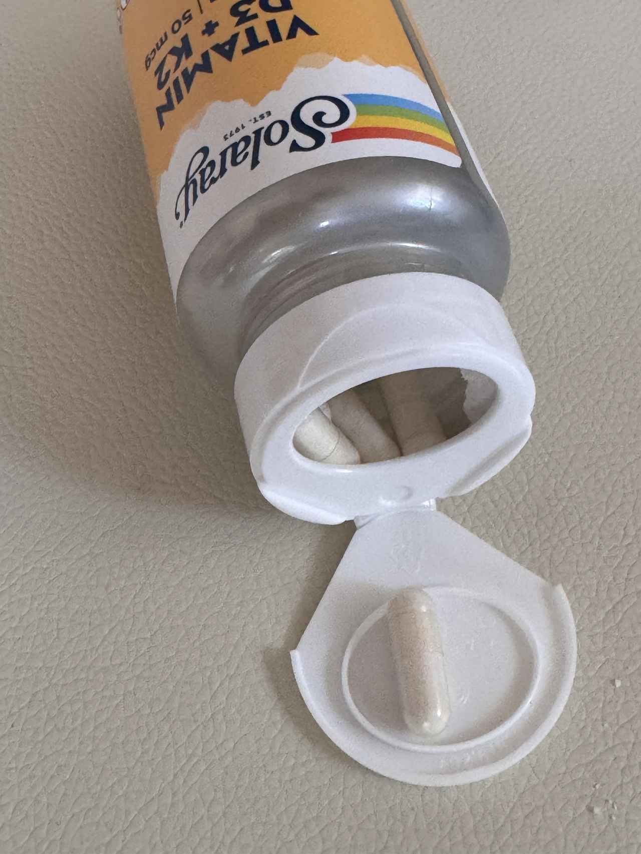 画像: Solaray, ビタミンD3+K2、ベジカプセル60粒 jp.iherb.com