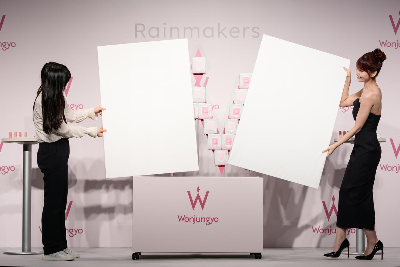 画像2: MOMOさんもお守りコスメに♡