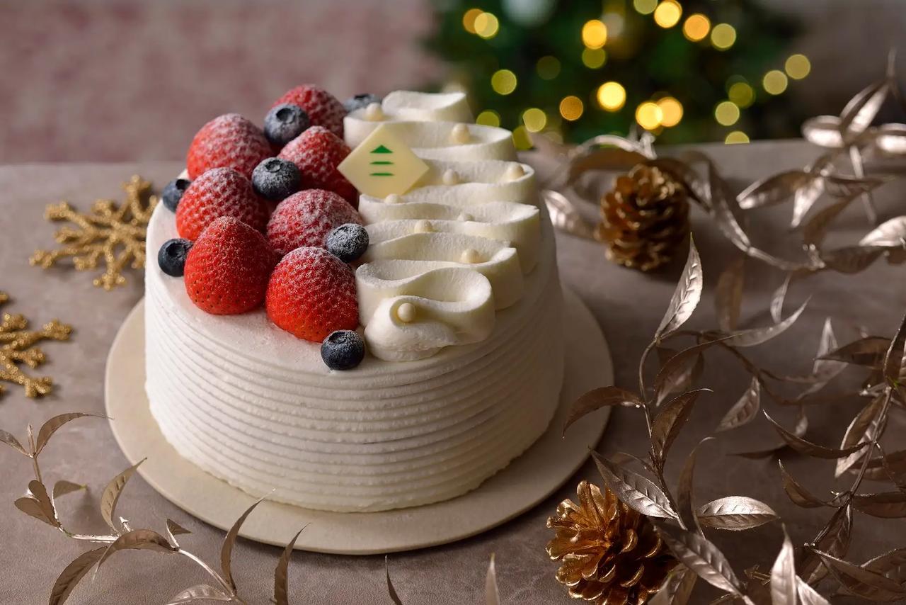 画像: 極 ガトー・オー・フレーズ 15,000円(税込) 直径:約15cm、高さ:約6cm 数量限定