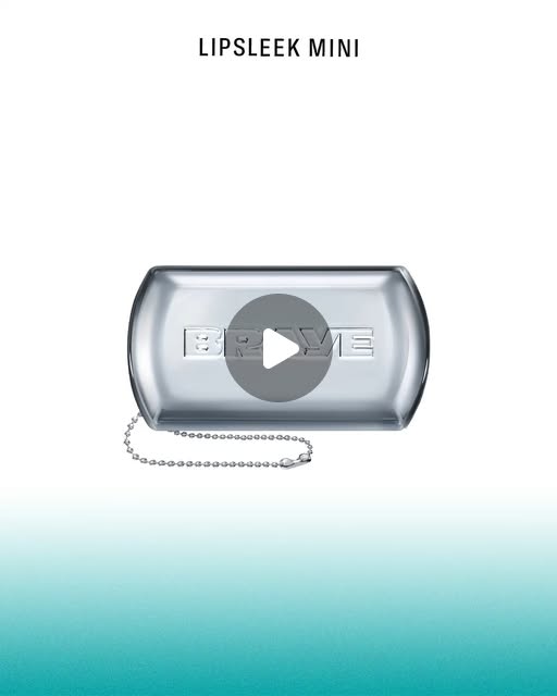画像: BRAYE(ブレイ) on Instagram: "＼新作✨リップスリーク ミニサイズ✨公開／ BRAYEのベストセラーリップ＆チークアイテム、リップスリークのミニサイズが 全国のセブン-イレブンで数量限定で先行発売決定:！ うるおいと高発色はそのままに、もっと小さく、もっと可愛く ポーチに入れても、キーホルダーのようにバッグに付けてもOKなボールチェーン付き！ どこにも気軽に持ち歩ける ツヤっとしたリップメイクを楽しんでみて 購入先情報 全国のセブン-イレブン店舗 8月30日より順次発売。 ⚠️ ご注意⚠️ 一部店舗では取り扱いがない場合がございます。店舗へのお問い合わせはお控えください。 #リップスリークミニ #セブンイレブン"