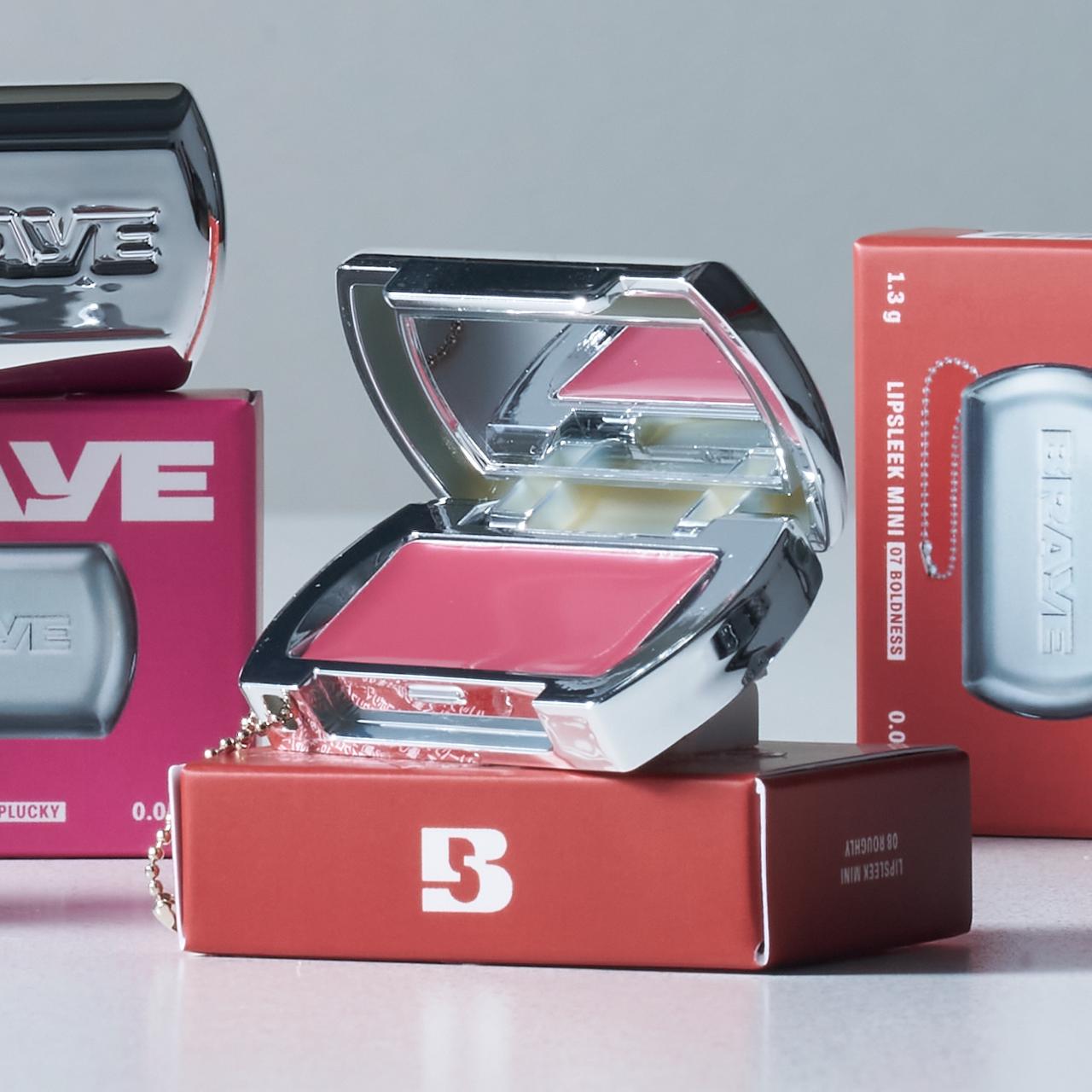 画像: ミラー付きで外出先でもサッとお直し