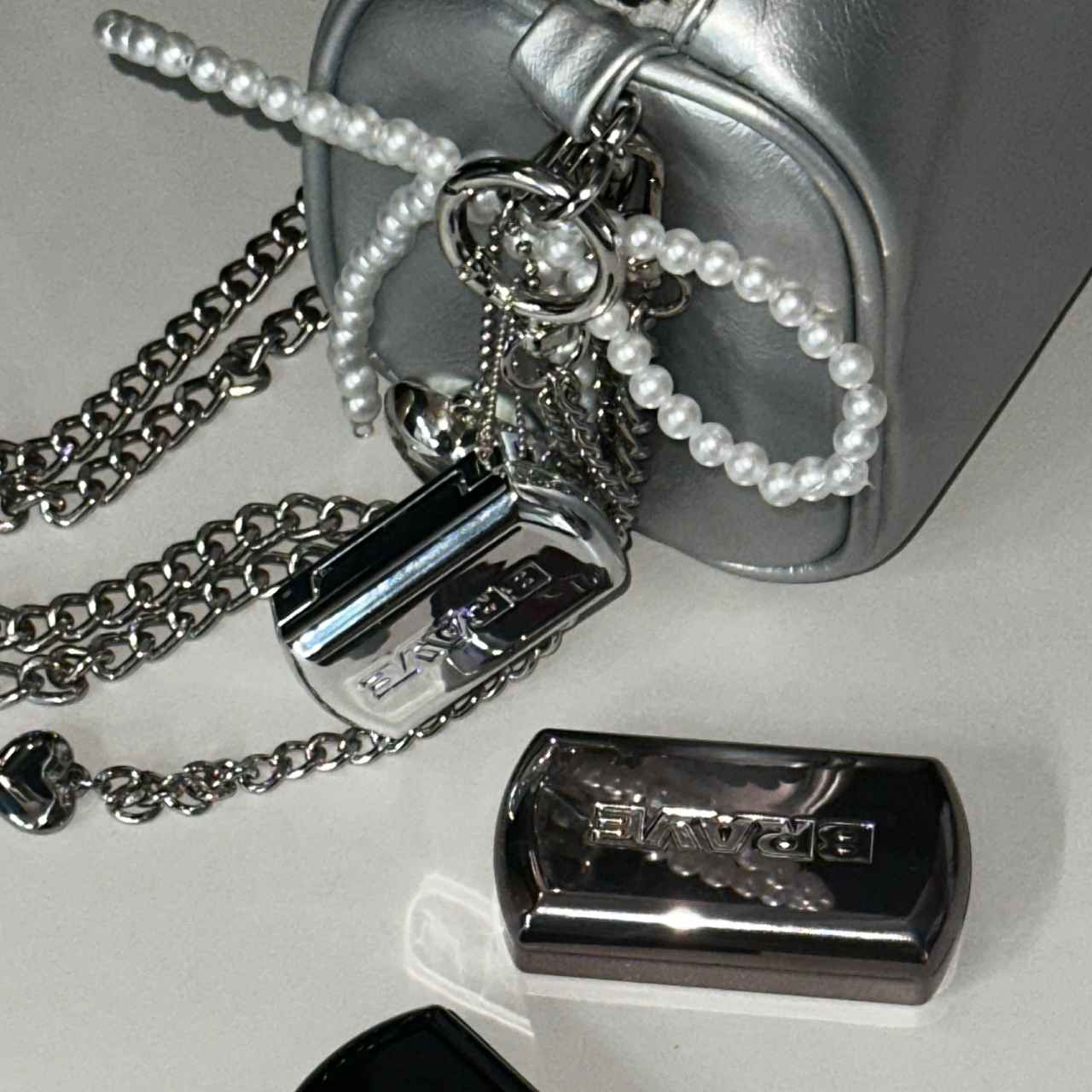 画像: ボールチェーン付きでバッグやポーチにつけてアクセサリー感覚で持ち歩きできる