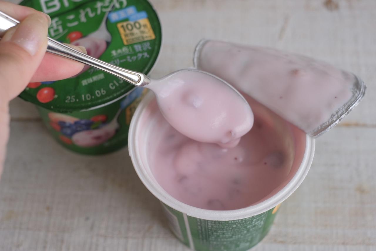 画像: 鼻に抜けるブルーベリーの香り、そして見た目だけでなく実際にいただくとブルーベリー・ピーチ・クランベリーの果肉感をしっかり感じることができるんです♡美味しい…！！！