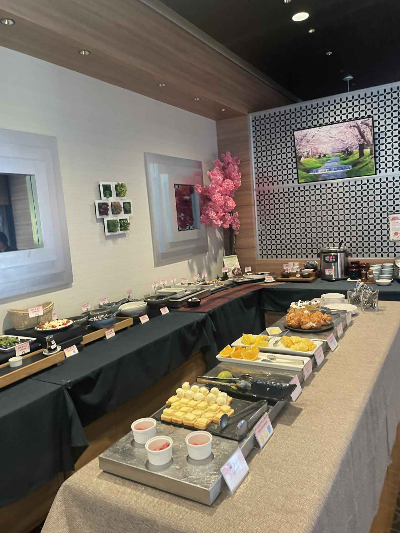 画像2: 朝食ブッフェ：国際色豊かなラインナップ