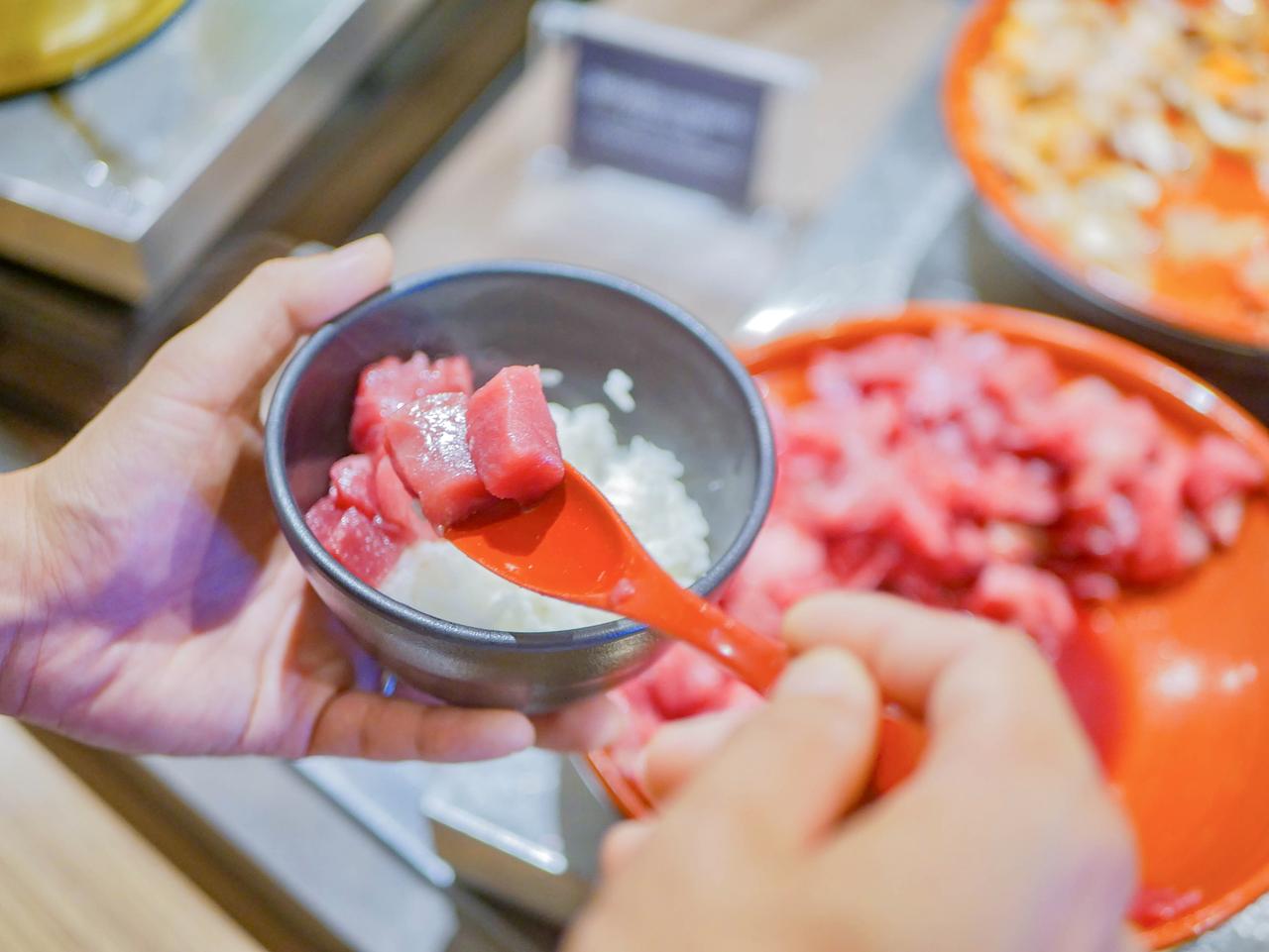 画像1: 朝食も豪華！のっけ丼や焼きたてパンまで