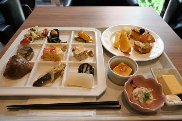画像1: 朝食ブッフェ：国際色豊かなラインナップ