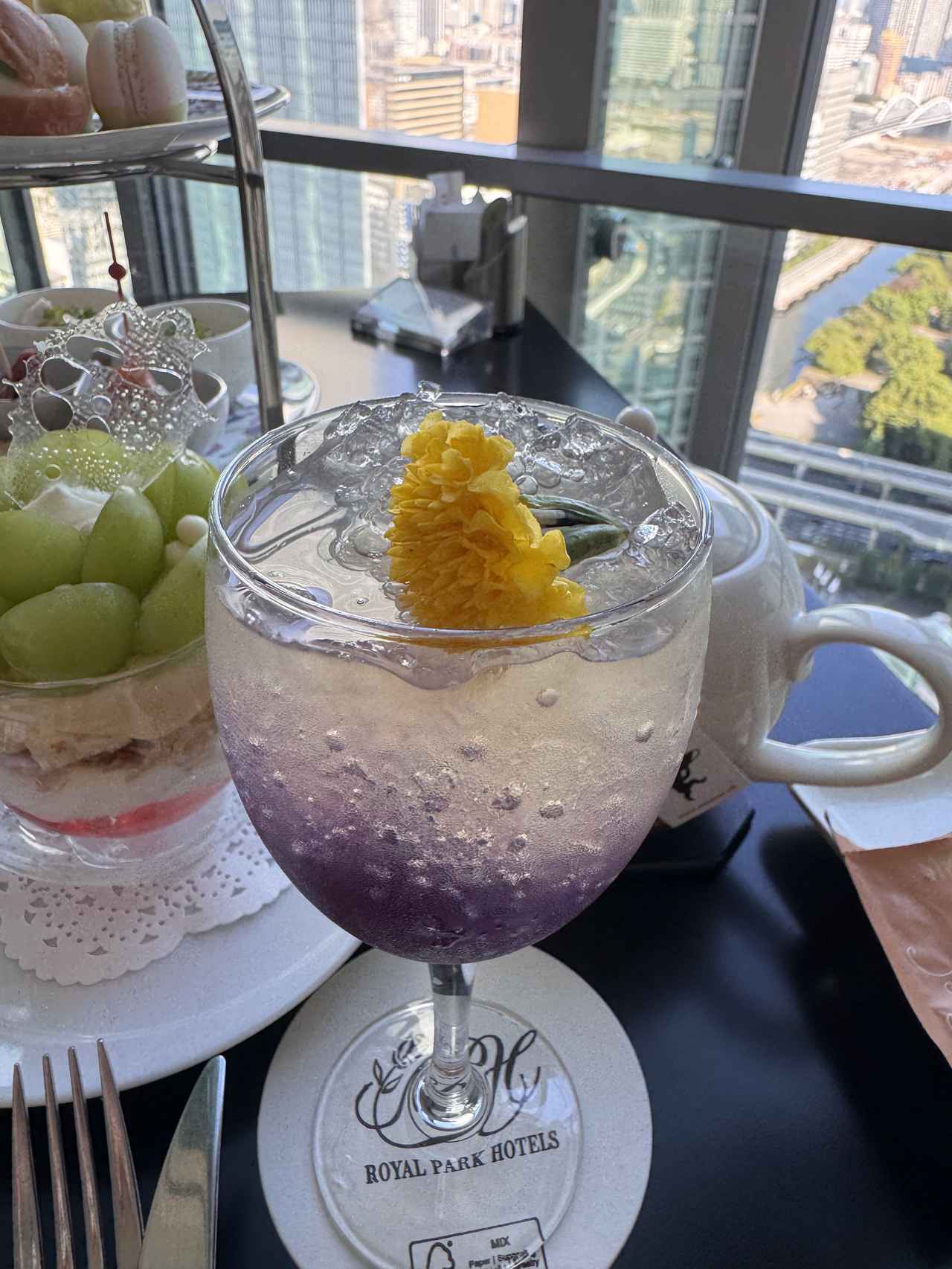 画像2: シャインマスカットがパフェの上で花開く♡秋のアフタヌーンティーで、ちょっと贅沢な午後を。