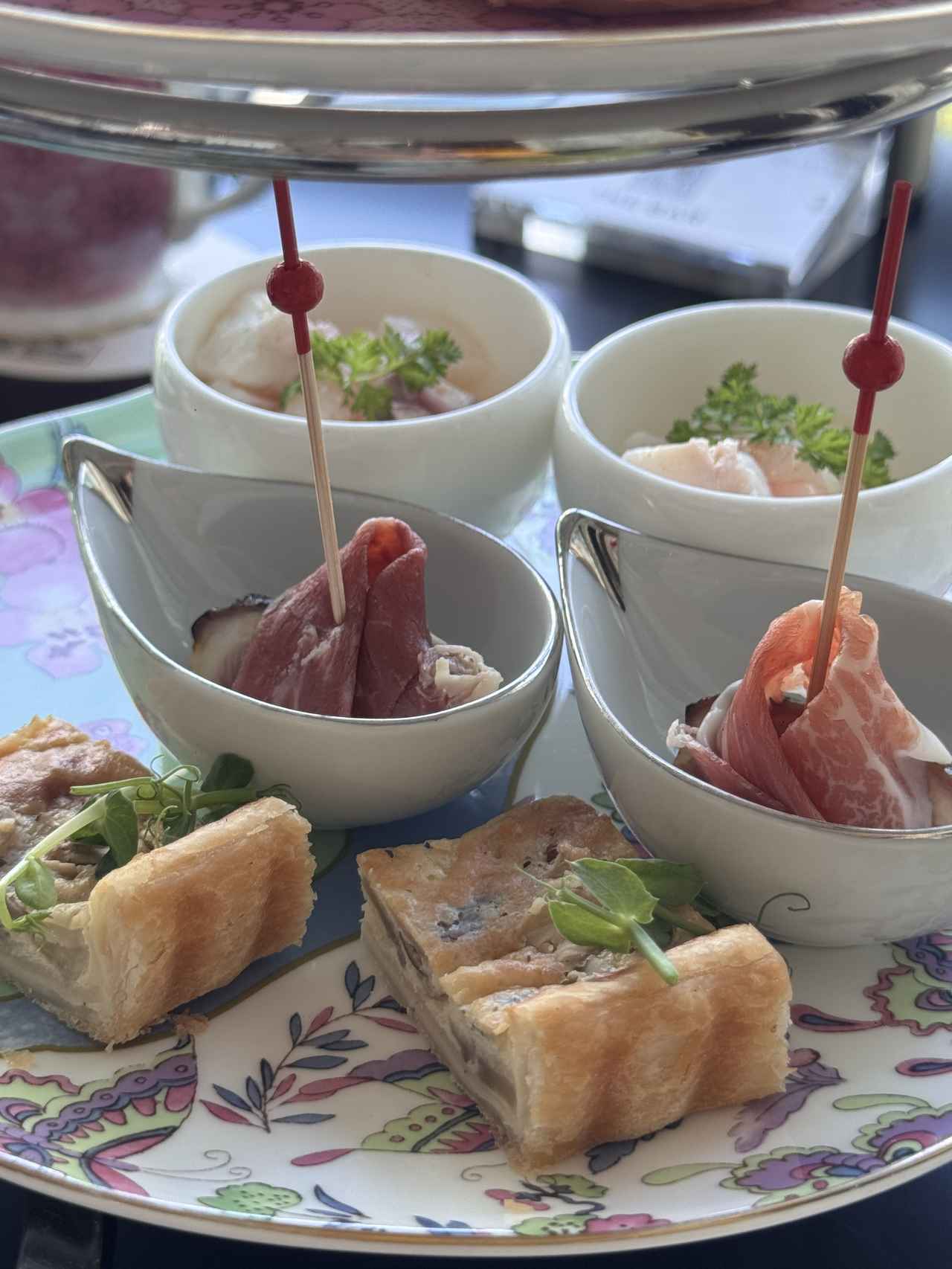 画像: 3種きの子のキシュ 無花果とイベリコ生ハムのピンチョス スパイス香る梨とシーフードのヨーグルトマリネ