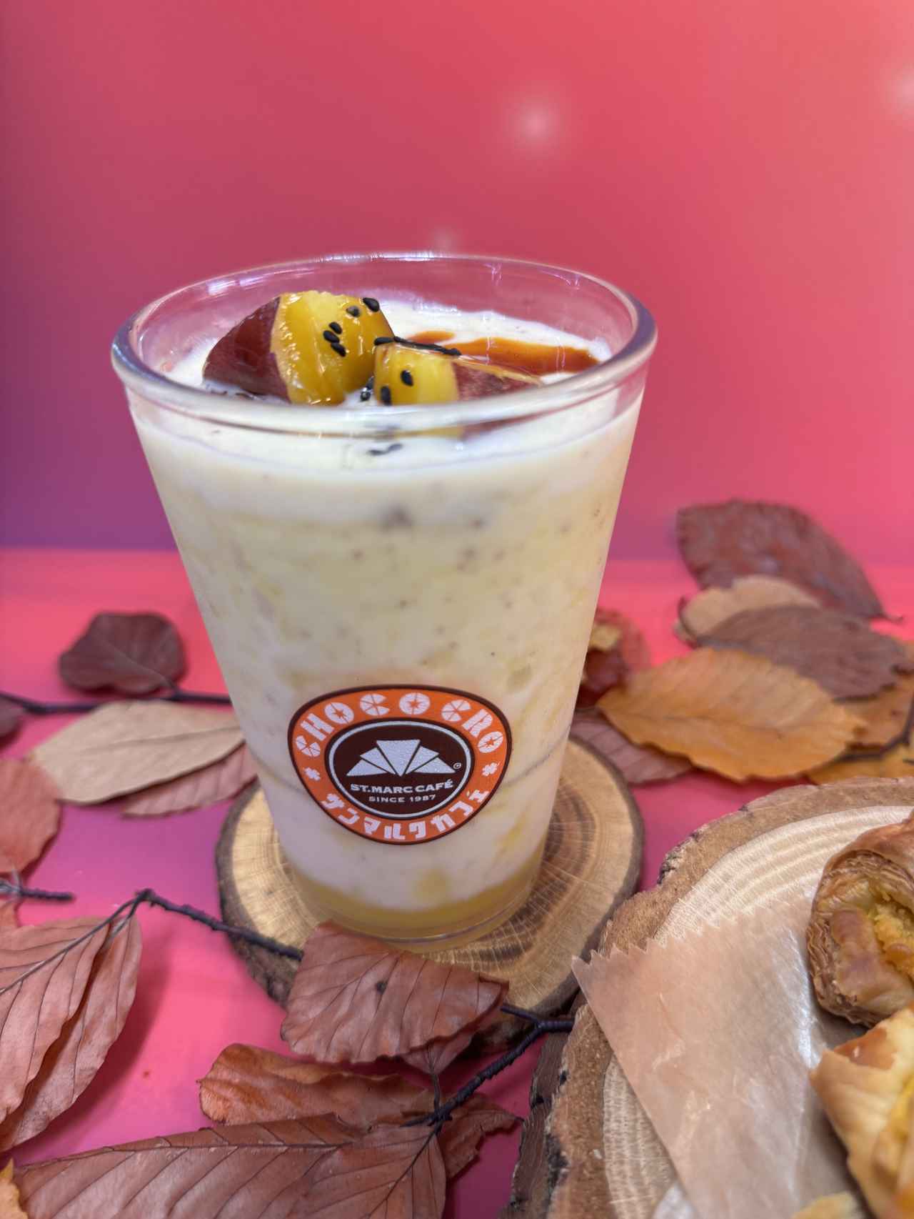 画像: ごろっとスイートポテトスムージー 価格 :720円(税込) サイズ :Mサイズ 販売期間:9月19日(金)〜11月5日(水) ※予告なく販売を終了する場合がございます。予めご了承ください。 ※店舗により価格が異なる場合があります。