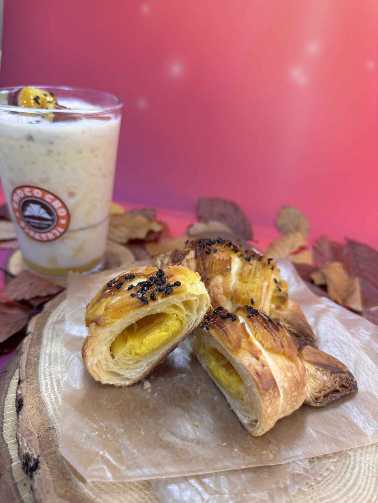 画像: プレミアムチョコクロ スイートポテト 価格 :390円(税込)※プレミアムBOX(5個入)は1,750円(税込) 販売期間:9月19日(金)〜11月5日(水) ※予告なく販売を終了する場合がございます。予めご了承ください。 ※店舗により価格が異なる場合があります。