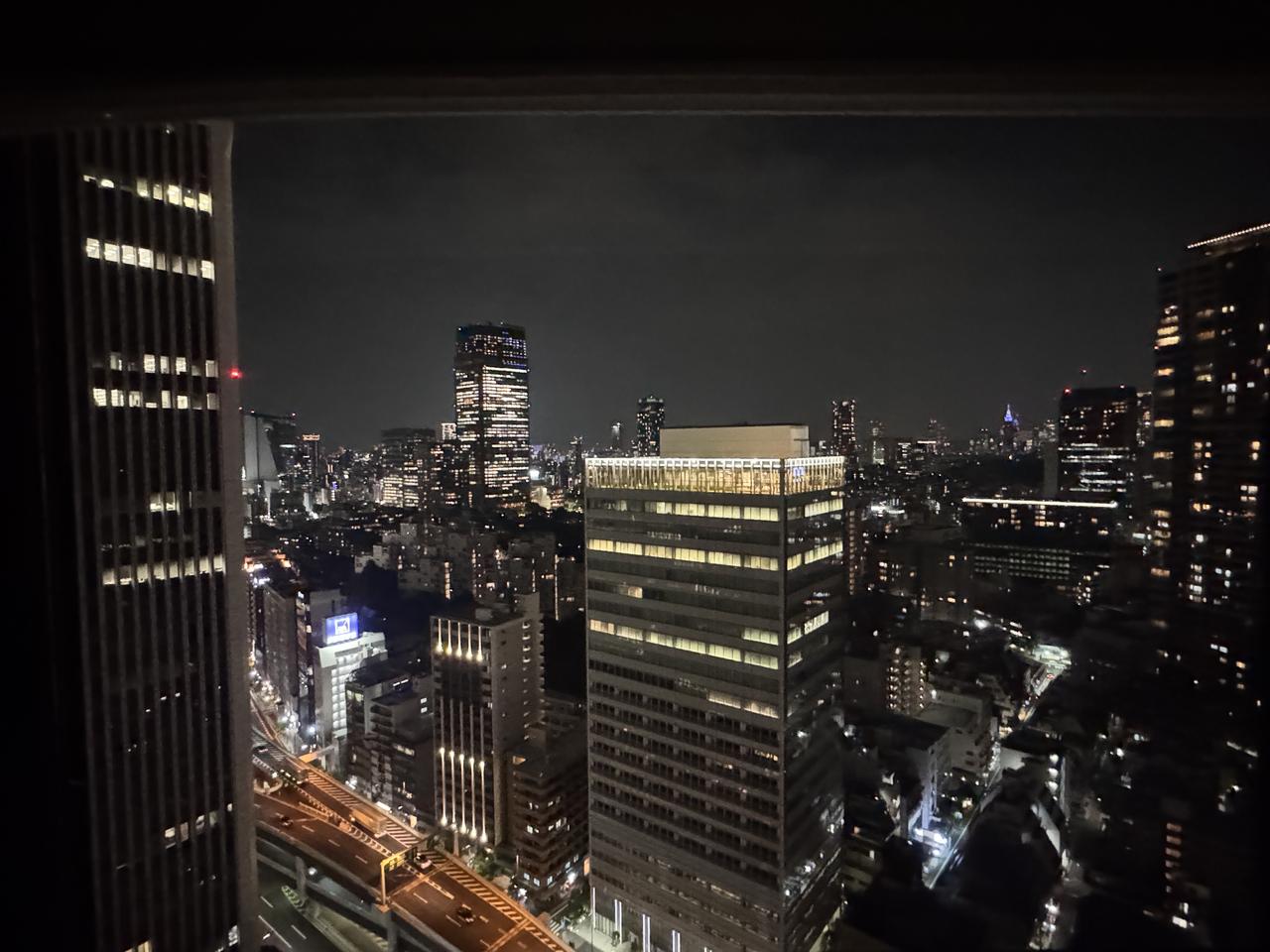 画像: 水スイートからの夜景