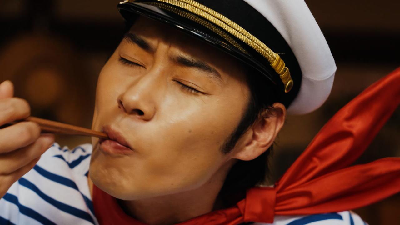 画像2: 戸塚純貴さんが“うみうまキャプテン”に♡三陸・常磐の海の幸を“喰らう”新CMが公開