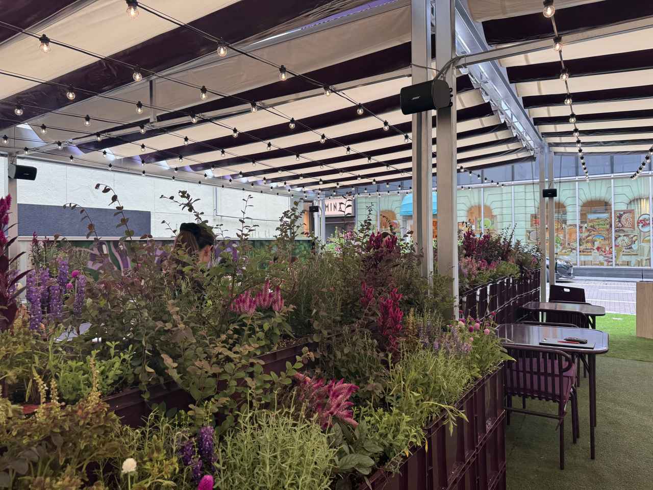 画像3: 銀座で“英国時間”♡JIMMY CHOOが仕掛ける、ラグジュアリーなストリートカフェが誕生