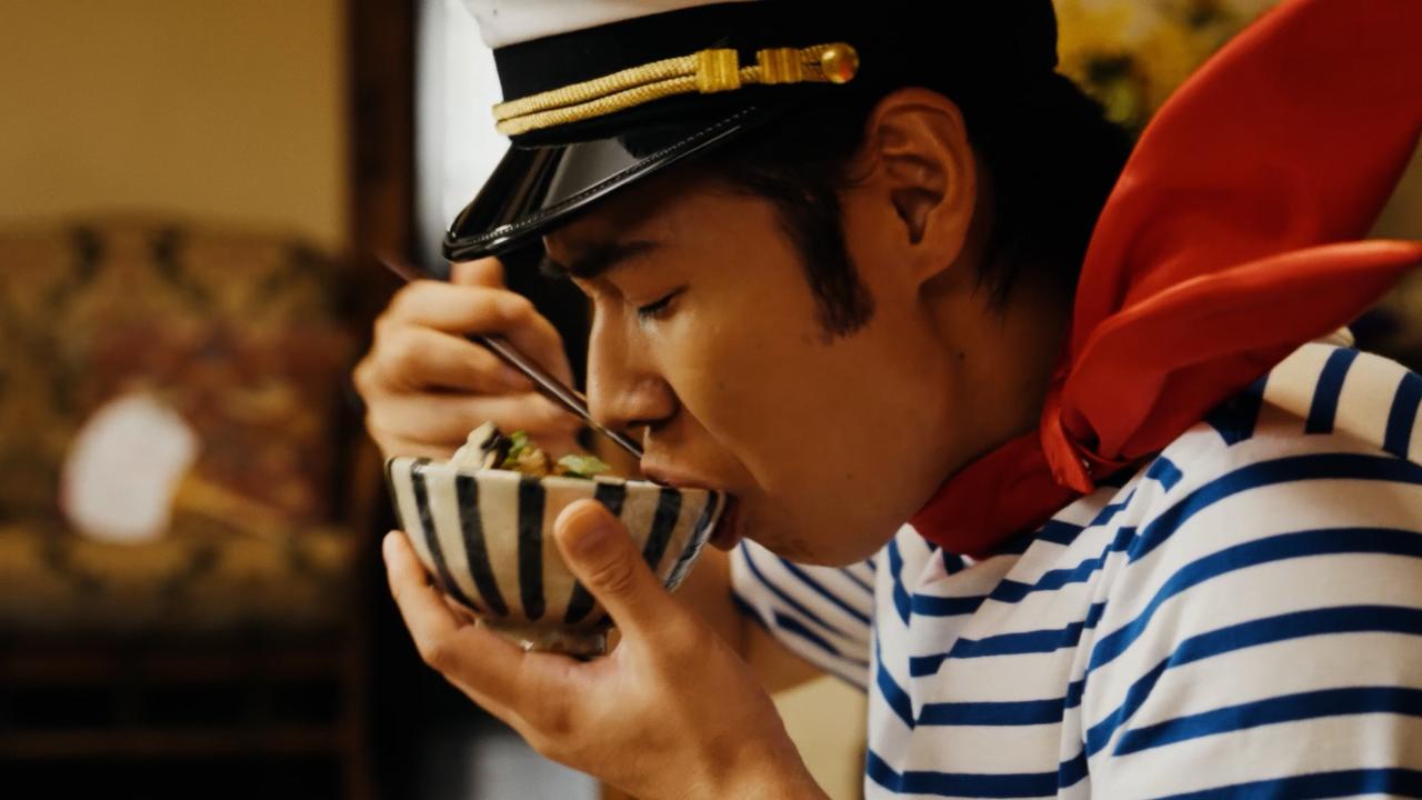 画像1: 戸塚純貴さんが“うみうまキャプテン”に♡三陸・常磐の海の幸を“喰らう”新CMが公開